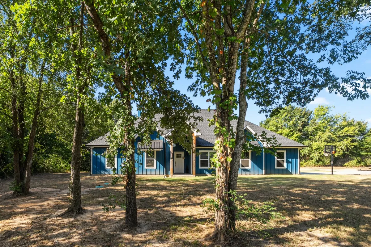 Single Family Residence For Sale in Henderson County , 914 Pin Oak Street, Trinidad, Texas 75163, 4 Bedroom, 3 Bathroom, 2 Garage spaces, 2,444 Sqft, built in 2023, Price $549,000, mls#21366120, Real Estate Agent in Trinidad, Homes For Sale in Henderson county, Homes For Sale in Trinidad, Realtor in Trinidad Texas, Real Estate Brokerage Independent Realty Texas, Luminita Cordes Realtor