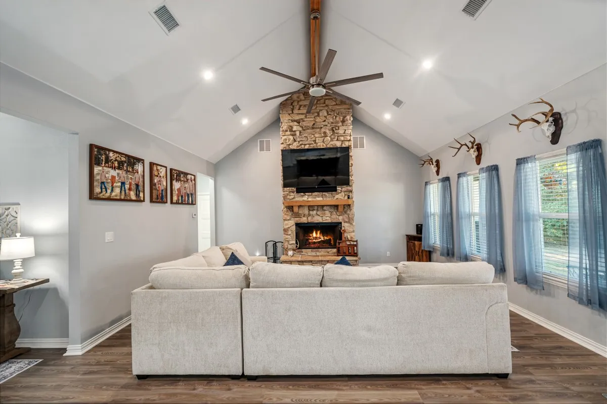 Single Family Residence For Sale in Henderson County , 914 Pin Oak Street, Trinidad, Texas 75163, 4 Bedroom, 3 Bathroom, 2 Garage spaces, 2,444 Sqft, built in 2023, Price $549,000, mls#21366120, Real Estate Agent in Trinidad, Homes For Sale in Henderson county, Homes For Sale in Trinidad, Realtor in Trinidad Texas, Real Estate Brokerage Independent Realty Texas, Luminita Cordes Realtor