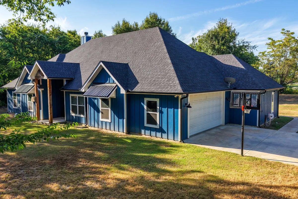 Single Family Residence For Sale in Henderson County , 914 Pin Oak Street, Trinidad, Texas 75163, 4 Bedroom, 3 Bathroom, 2 Garage spaces, 2,444 Sqft, built in 2023, Price $549,000, mls#21366120, Real Estate Agent in Trinidad, Homes For Sale in Henderson county, Homes For Sale in Trinidad, Realtor in Trinidad Texas, Real Estate Brokerage Independent Realty Texas, Luminita Cordes Realtor