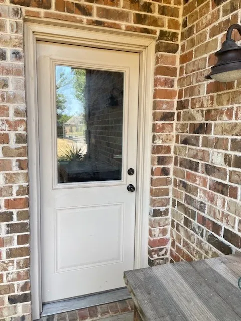 Walk through door to separate workshop
