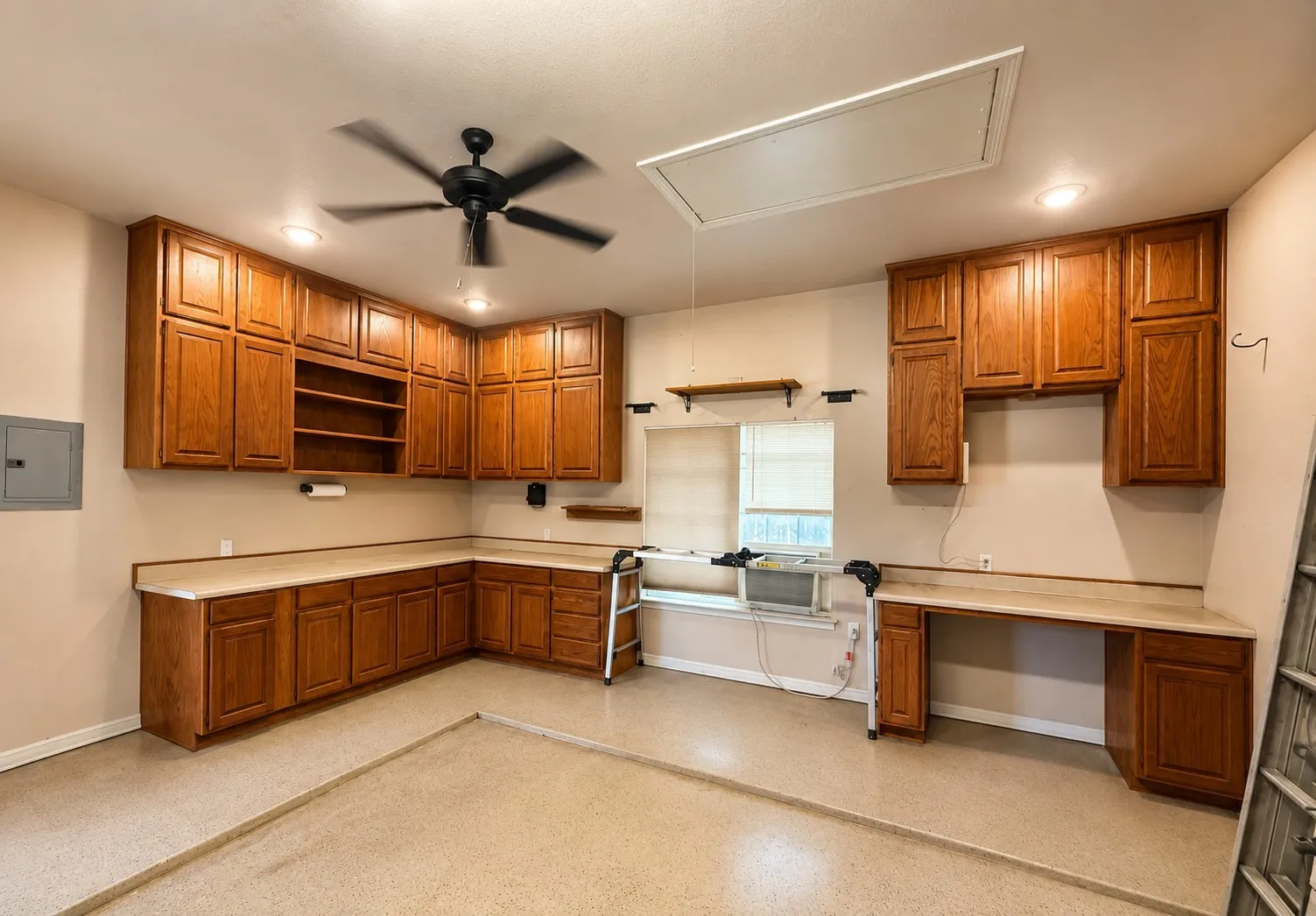 Single Family Residence For Sale in Wise County , 209 Cyndilu Lane, Decatur, Texas 76234, 3 Bedroom, 3 Bathroom, 3 Garage spaces, 2,308 Sqft, built in 2006, mls#21363271, Real Estate Agent in Decatur, Homes For Sale in Wise county, Homes For Sale in Decatur, Realtor in Decatur Texas, Real Estate Brokerage Independent Realty Texas, Luminita Cordes Realtor