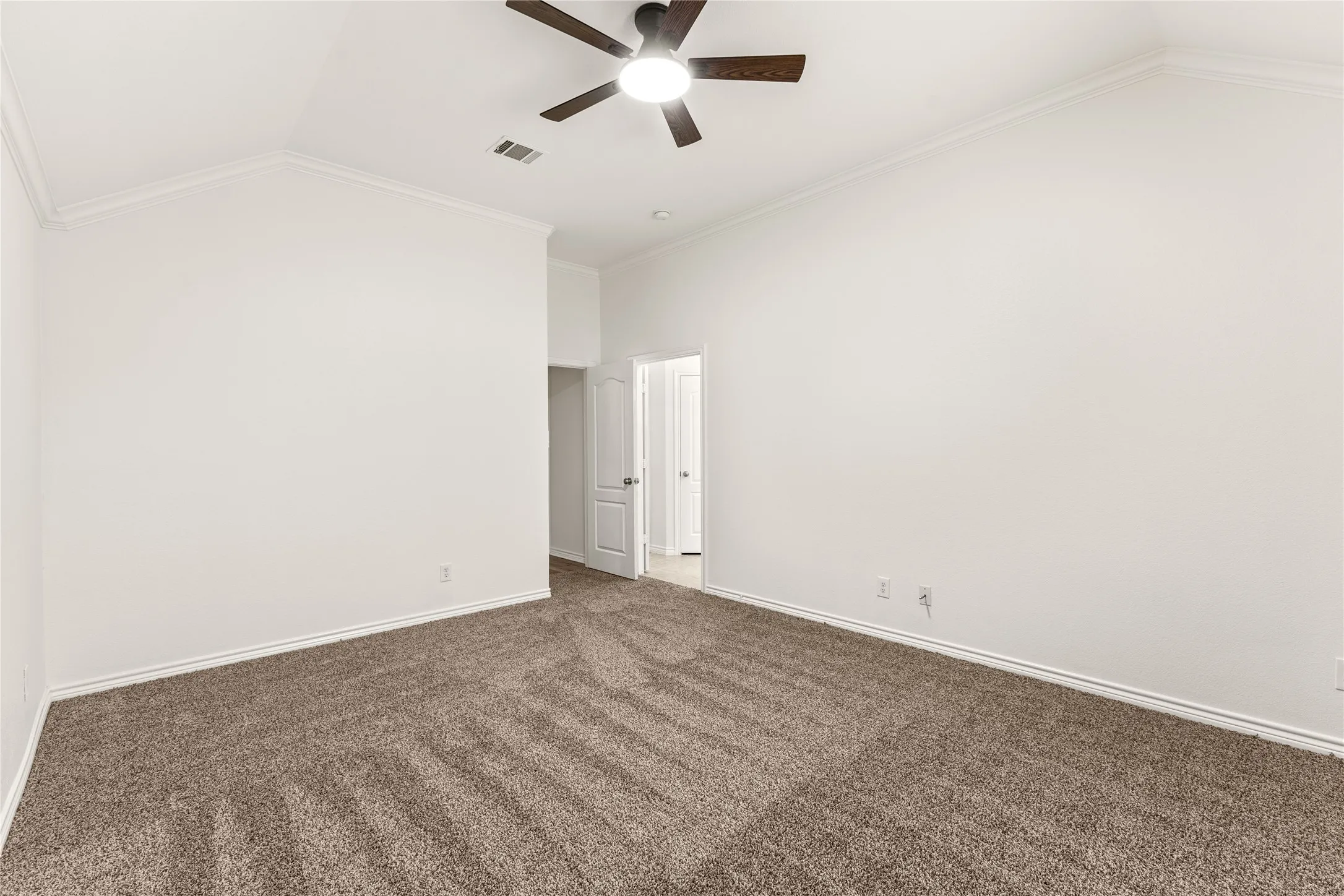 Single Family Residence For Sale in Johnson County , 401 Hidden Knoll Drive, Burleson, Texas 76028, 3 Bedroom, 3 Bathroom, 2 Garage spaces, 2,332 Sqft, built in 2008, mls#21366846, Real Estate Agent in Burleson, Homes For Sale in Johnson county, Homes For Sale in Burleson, Realtor in Burleson Texas, Real Estate Brokerage Independent Realty Texas, Luminita Cordes Realtor