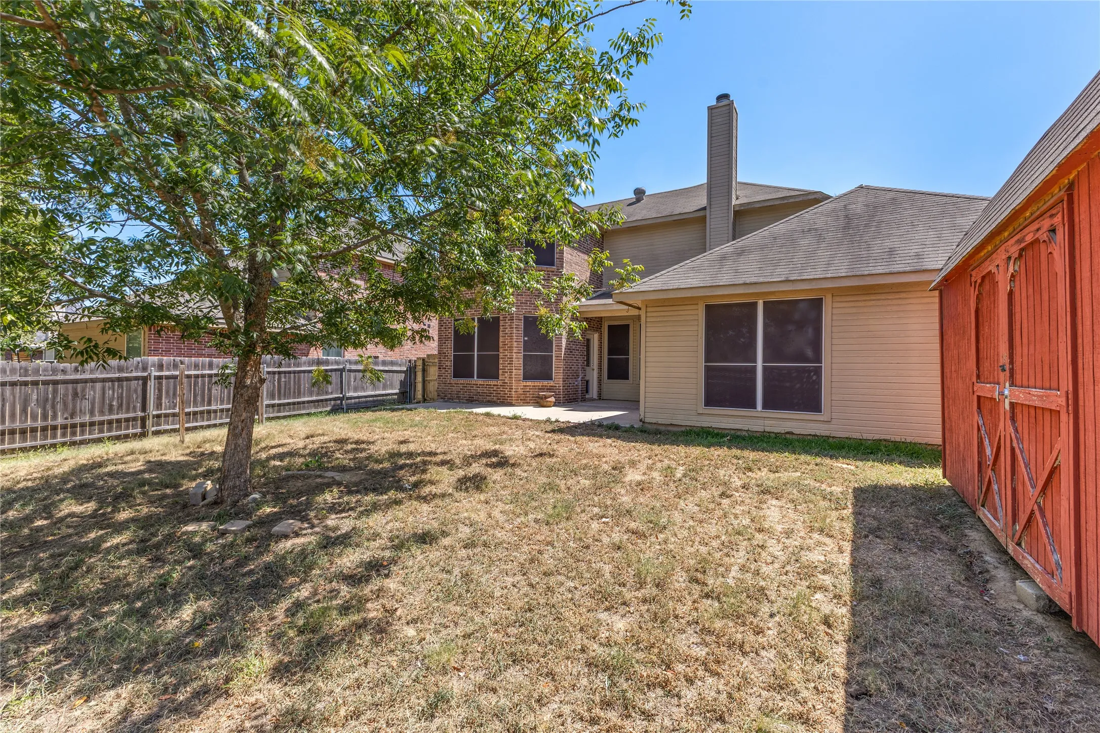 Single Family Residence For Sale in Johnson County , 401 Hidden Knoll Drive, Burleson, Texas 76028, 3 Bedroom, 3 Bathroom, 2 Garage spaces, 2,332 Sqft, built in 2008, mls#21366846, Real Estate Agent in Burleson, Homes For Sale in Johnson county, Homes For Sale in Burleson, Realtor in Burleson Texas, Real Estate Brokerage Independent Realty Texas, Luminita Cordes Realtor