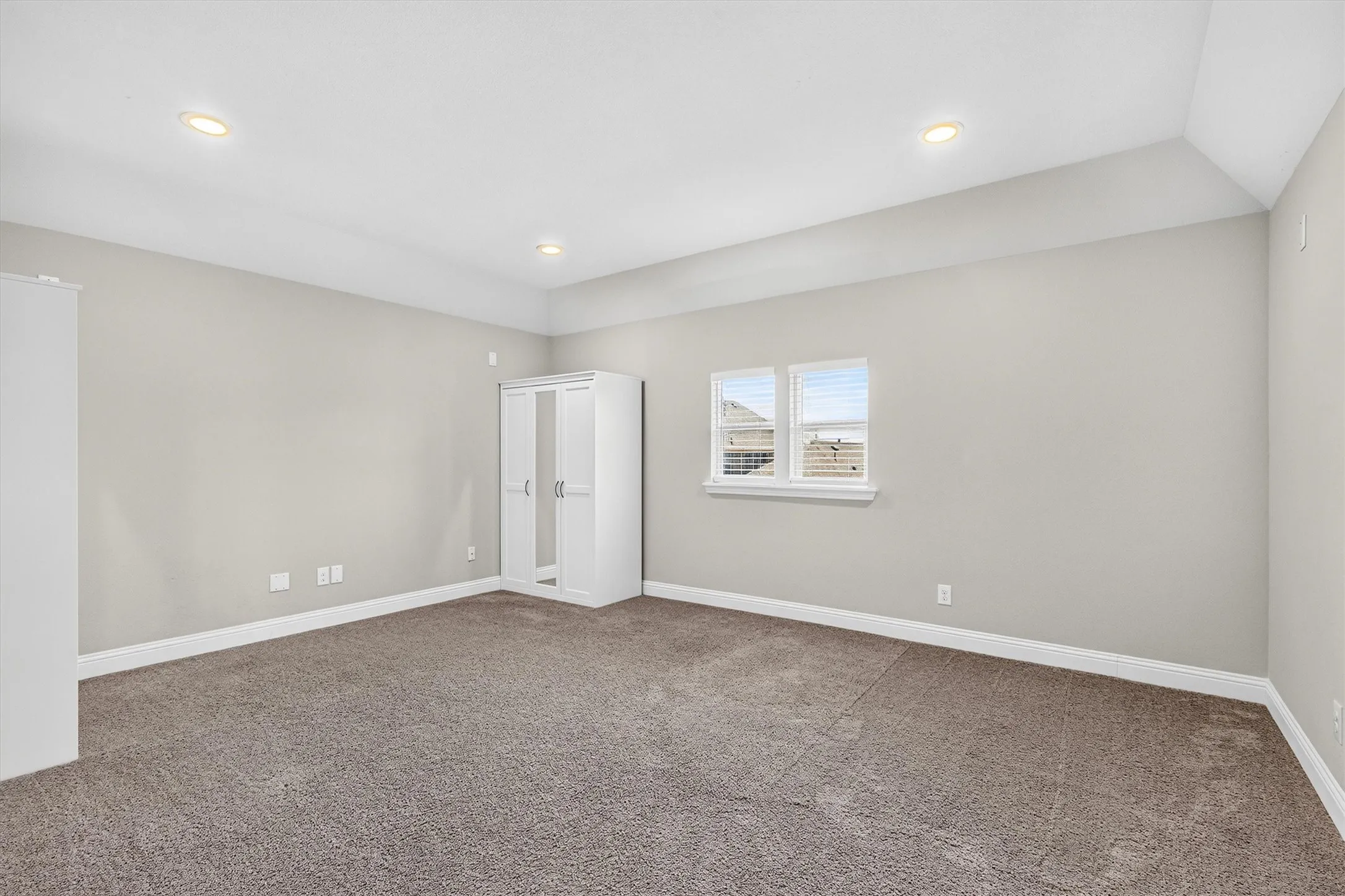 Single Family Residence For Sale in Collin County , 8226 Natchez Trail, Dallas, Texas 75252, 4 Bedroom, 4 Bathroom, 2 Garage spaces, 2,499 Sqft, built in 2020, mls#21365764, Real Estate Agent in Dallas, Homes For Sale in Collin county, Homes For Sale in Dallas, Realtor in Dallas Texas, Real Estate Brokerage Independent Realty Texas, Luminita Cordes Realtor