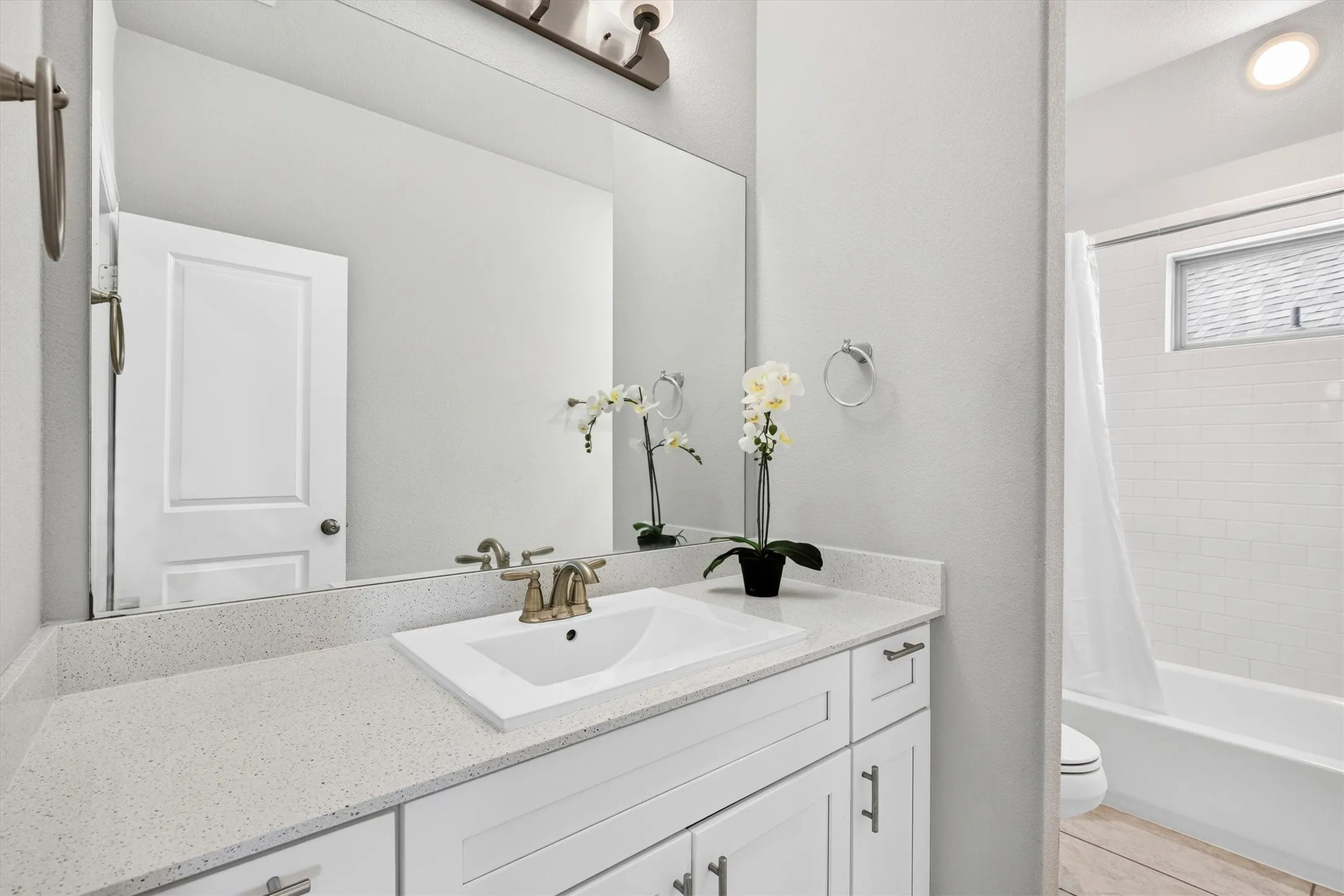2nd bathroom upstair