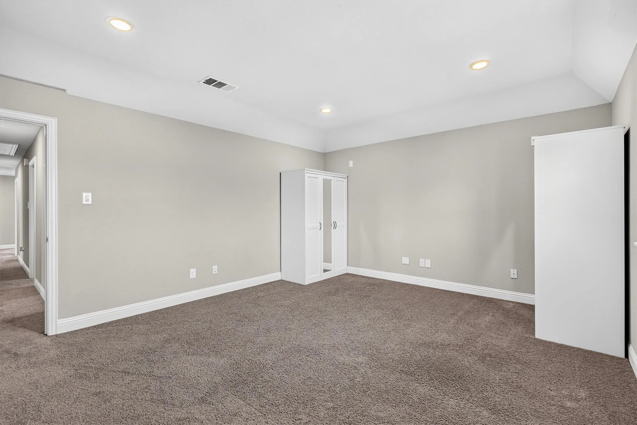 Single Family Residence For Sale in Collin County , 8226 Natchez Trail, Dallas, Texas 75252, 4 Bedroom, 4 Bathroom, 2 Garage spaces, 2,499 Sqft, built in 2020, mls#21365764, Real Estate Agent in Dallas, Homes For Sale in Collin county, Homes For Sale in Dallas, Realtor in Dallas Texas, Real Estate Brokerage Independent Realty Texas, Luminita Cordes Realtor