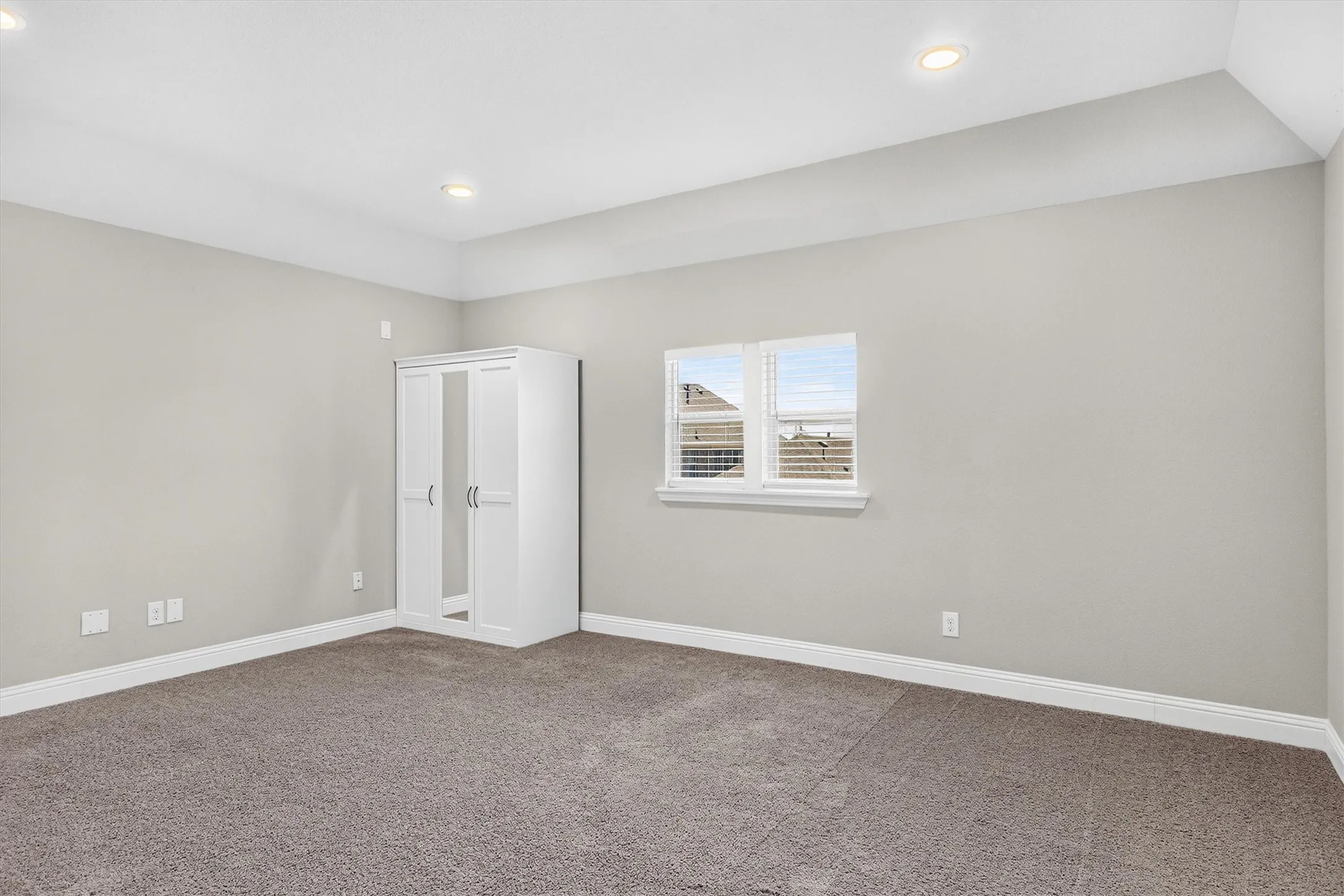 Single Family Residence For Sale in Collin County , 8226 Natchez Trail, Dallas, Texas 75252, 4 Bedroom, 4 Bathroom, 2 Garage spaces, 2,499 Sqft, built in 2020, mls#21365764, Real Estate Agent in Dallas, Homes For Sale in Collin county, Homes For Sale in Dallas, Realtor in Dallas Texas, Real Estate Brokerage Independent Realty Texas, Luminita Cordes Realtor