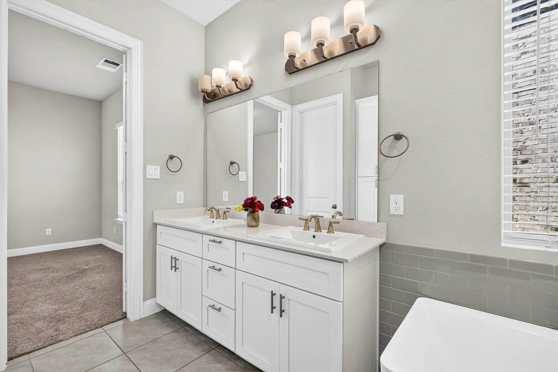 Single Family Residence For Sale in Collin County , 8226 Natchez Trail, Dallas, Texas 75252, 4 Bedroom, 4 Bathroom, 2 Garage spaces, 2,499 Sqft, built in 2020, mls#21365764, Real Estate Agent in Dallas, Homes For Sale in Collin county, Homes For Sale in Dallas, Realtor in Dallas Texas, Real Estate Brokerage Independent Realty Texas, Luminita Cordes Realtor