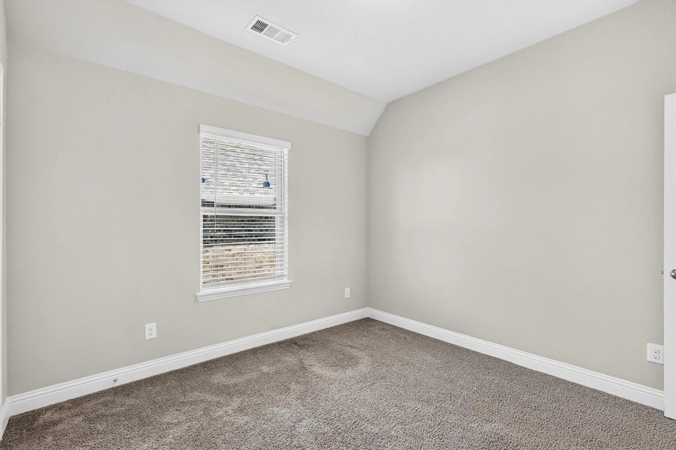 Single Family Residence For Sale in Collin County , 8226 Natchez Trail, Dallas, Texas 75252, 4 Bedroom, 4 Bathroom, 2 Garage spaces, 2,499 Sqft, built in 2020, mls#21365764, Real Estate Agent in Dallas, Homes For Sale in Collin county, Homes For Sale in Dallas, Realtor in Dallas Texas, Real Estate Brokerage Independent Realty Texas, Luminita Cordes Realtor