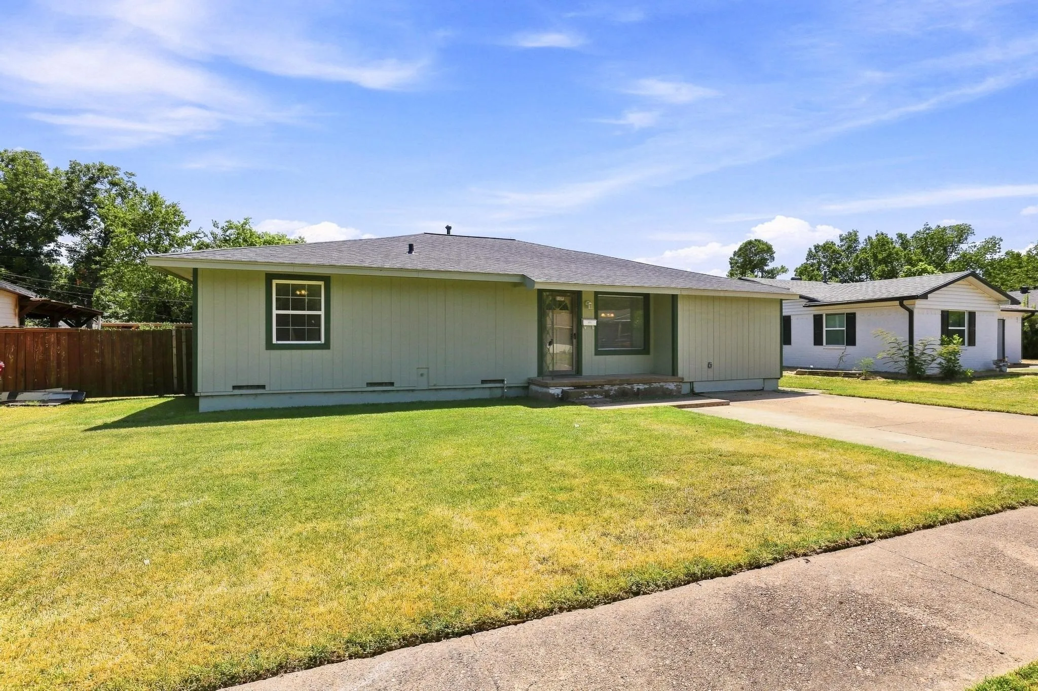 Single Family Residence For Sale in Fannin County , 117 Leslie Street, Bonham, Texas 75418, 3 Bedroom, 2 Bathroom, Garage spaces, 1,728 Sqft, built in 1965, mls#21366852, Real Estate Agent in Bonham, Homes For Sale in Fannin county, Homes For Sale in Bonham, Realtor in Bonham Texas, Real Estate Brokerage Independent Realty Texas, Luminita Cordes Realtor