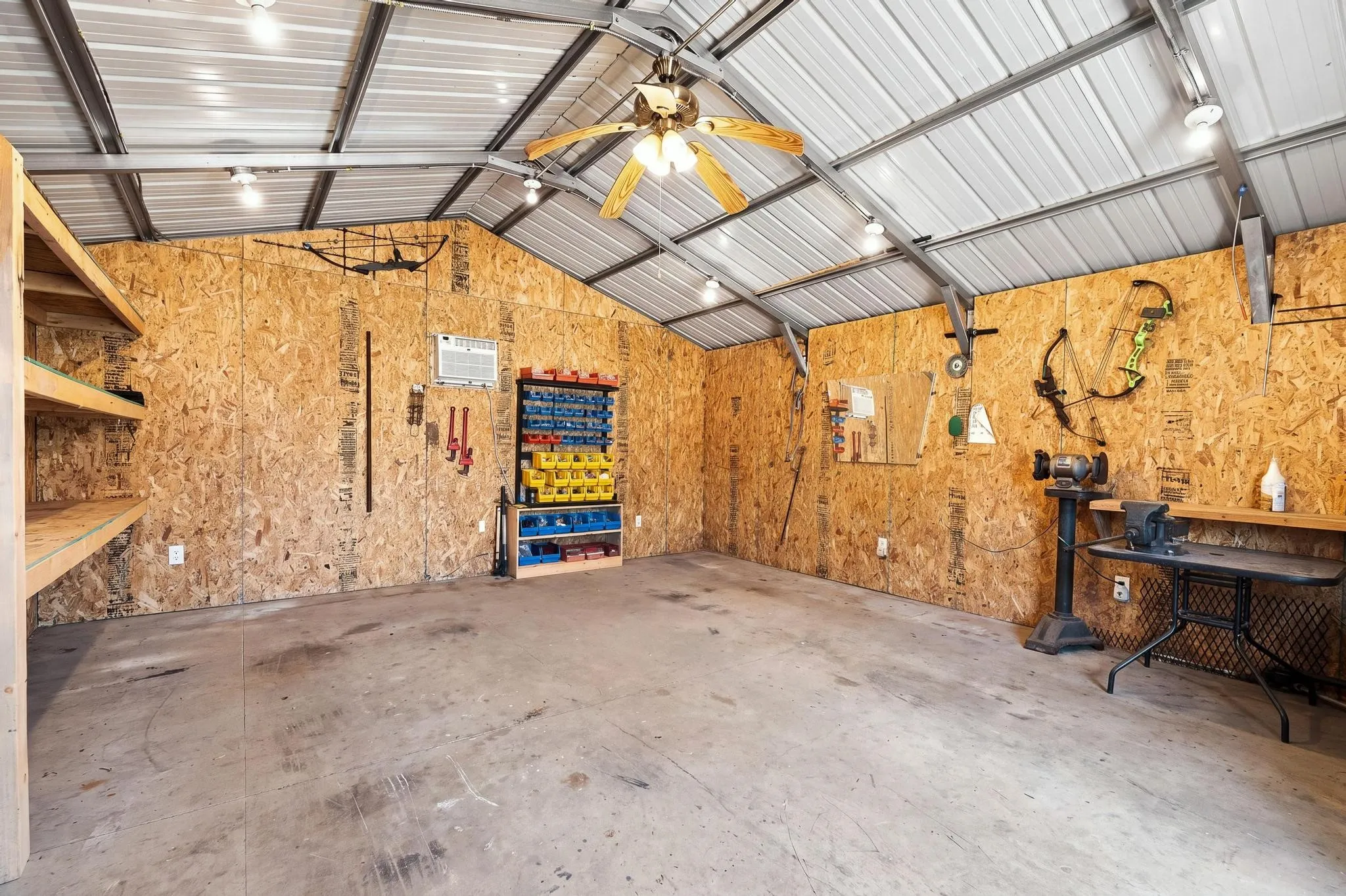 Single Family Residence For Sale in Fannin County , 117 Leslie Street, Bonham, Texas 75418, 3 Bedroom, 2 Bathroom, Garage spaces, 1,728 Sqft, built in 1965, mls#21366852, Real Estate Agent in Bonham, Homes For Sale in Fannin county, Homes For Sale in Bonham, Realtor in Bonham Texas, Real Estate Brokerage Independent Realty Texas, Luminita Cordes Realtor