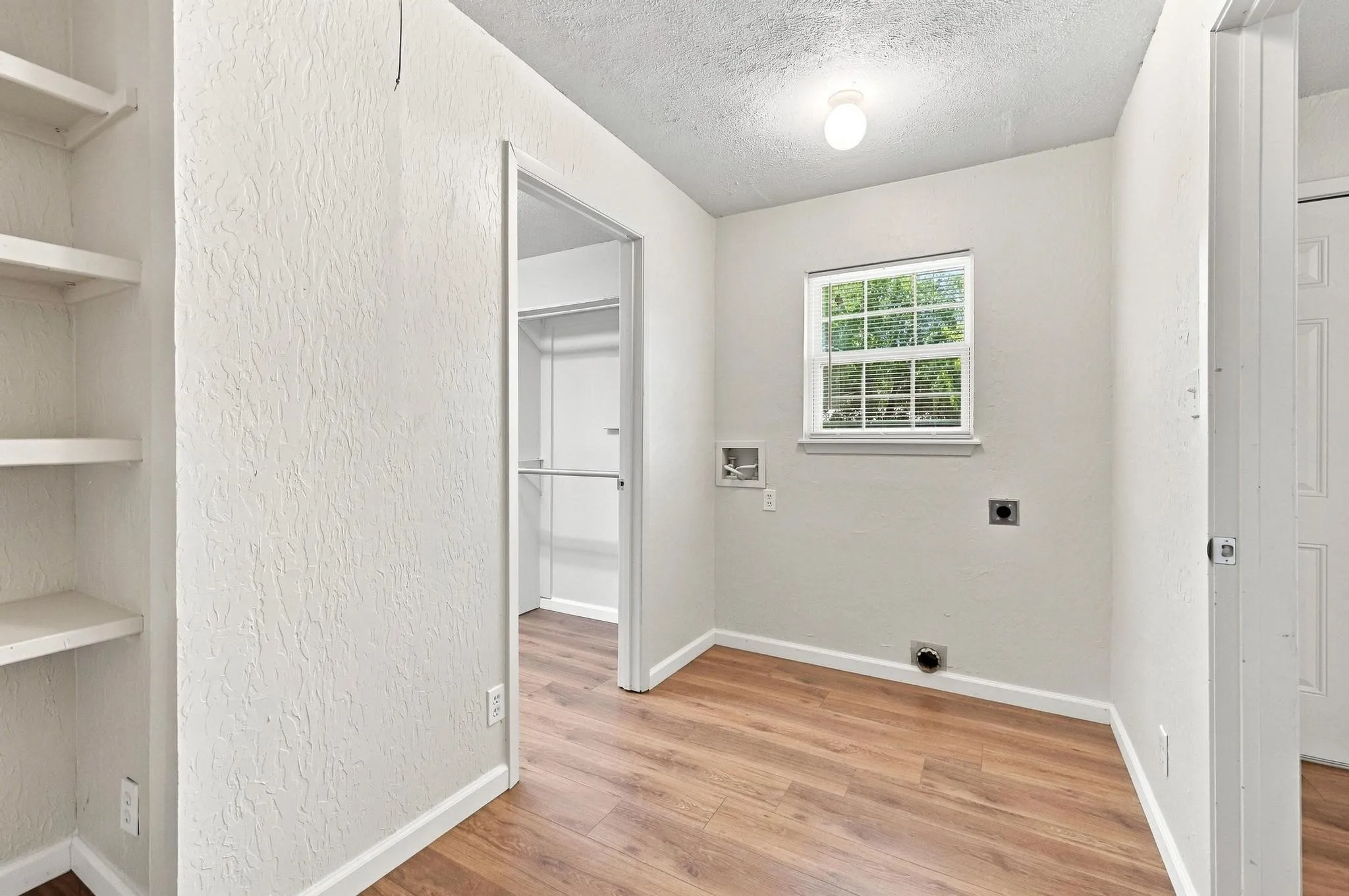 Single Family Residence For Sale in Fannin County , 117 Leslie Street, Bonham, Texas 75418, 3 Bedroom, 2 Bathroom, Garage spaces, 1,728 Sqft, built in 1965, mls#21366852, Real Estate Agent in Bonham, Homes For Sale in Fannin county, Homes For Sale in Bonham, Realtor in Bonham Texas, Real Estate Brokerage Independent Realty Texas, Luminita Cordes Realtor