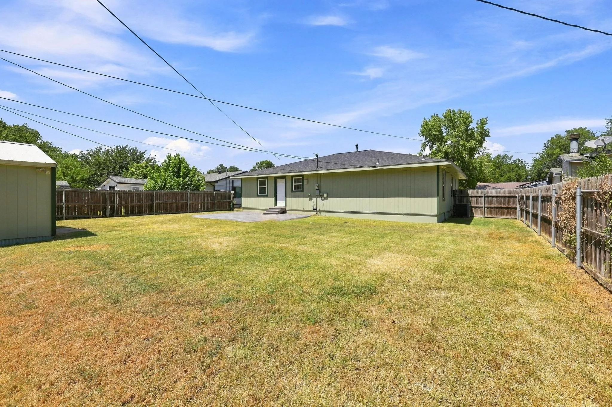 Single Family Residence For Sale in Fannin County , 117 Leslie Street, Bonham, Texas 75418, 3 Bedroom, 2 Bathroom, Garage spaces, 1,728 Sqft, built in 1965, mls#21366852, Real Estate Agent in Bonham, Homes For Sale in Fannin county, Homes For Sale in Bonham, Realtor in Bonham Texas, Real Estate Brokerage Independent Realty Texas, Luminita Cordes Realtor