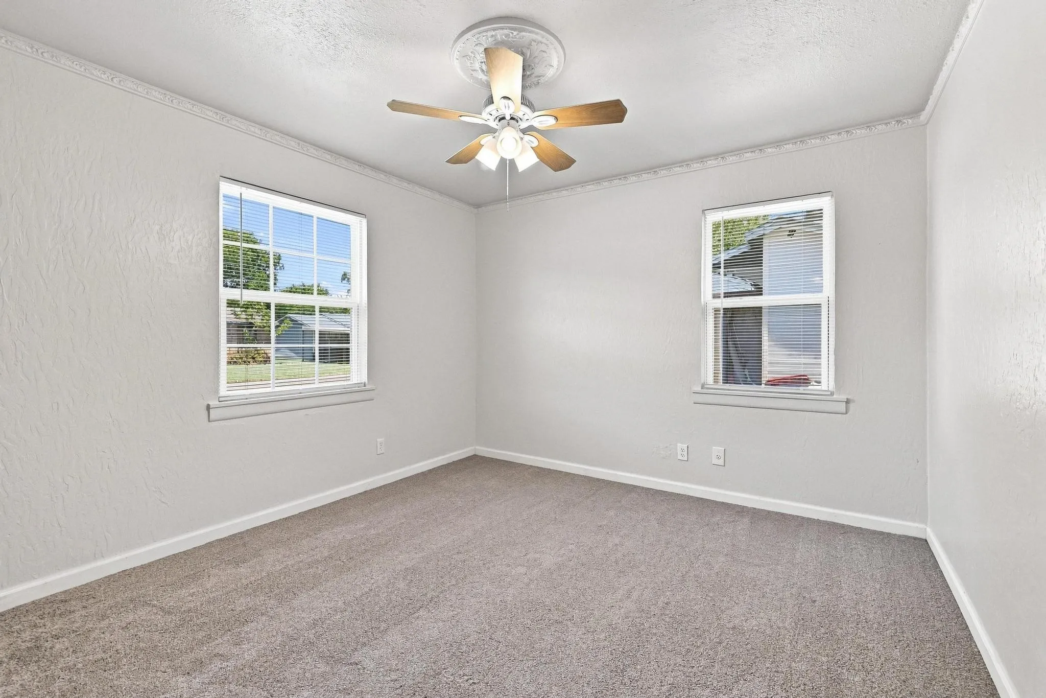 Single Family Residence For Sale in Fannin County , 117 Leslie Street, Bonham, Texas 75418, 3 Bedroom, 2 Bathroom, Garage spaces, 1,728 Sqft, built in 1965, mls#21366852, Real Estate Agent in Bonham, Homes For Sale in Fannin county, Homes For Sale in Bonham, Realtor in Bonham Texas, Real Estate Brokerage Independent Realty Texas, Luminita Cordes Realtor