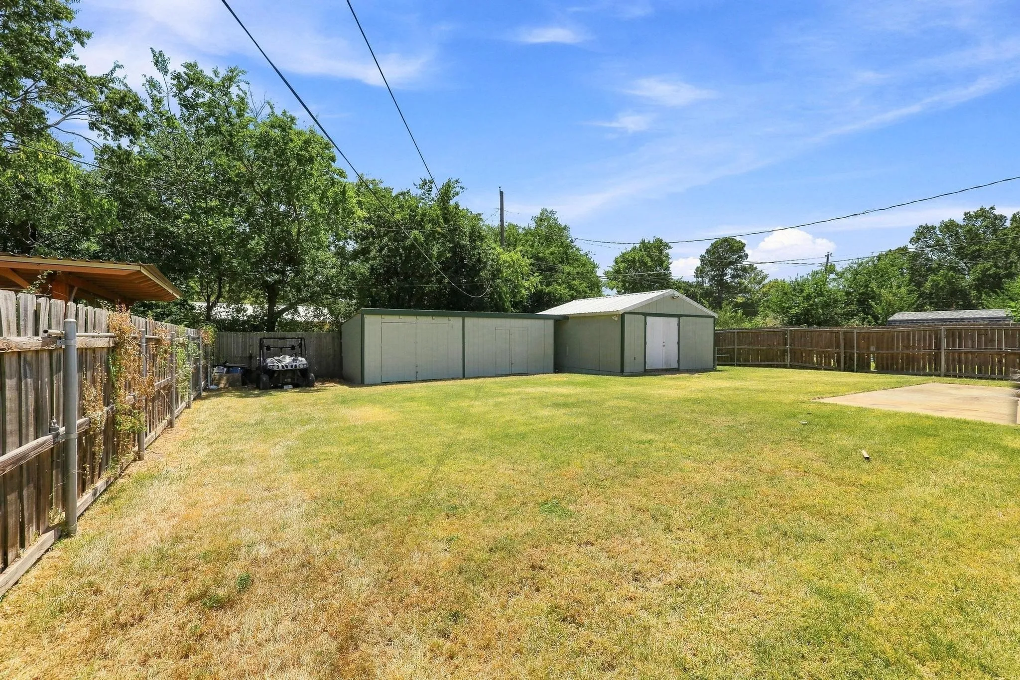 Single Family Residence For Sale in Fannin County , 117 Leslie Street, Bonham, Texas 75418, 3 Bedroom, 2 Bathroom, Garage spaces, 1,728 Sqft, built in 1965, mls#21366852, Real Estate Agent in Bonham, Homes For Sale in Fannin county, Homes For Sale in Bonham, Realtor in Bonham Texas, Real Estate Brokerage Independent Realty Texas, Luminita Cordes Realtor