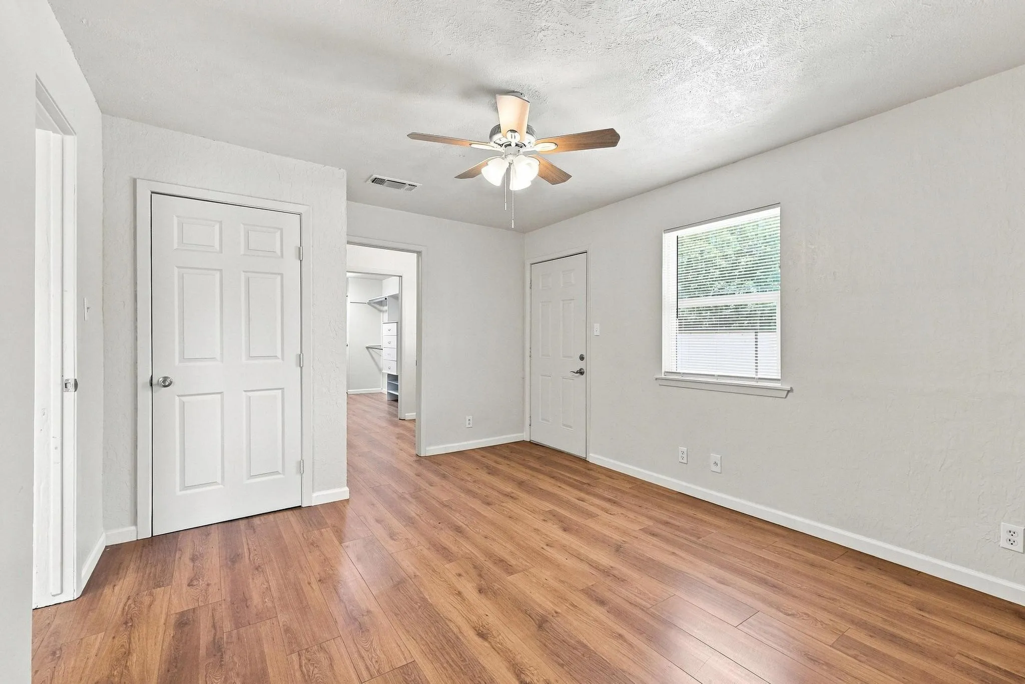Single Family Residence For Sale in Fannin County , 117 Leslie Street, Bonham, Texas 75418, 3 Bedroom, 2 Bathroom, Garage spaces, 1,728 Sqft, built in 1965, mls#21366852, Real Estate Agent in Bonham, Homes For Sale in Fannin county, Homes For Sale in Bonham, Realtor in Bonham Texas, Real Estate Brokerage Independent Realty Texas, Luminita Cordes Realtor