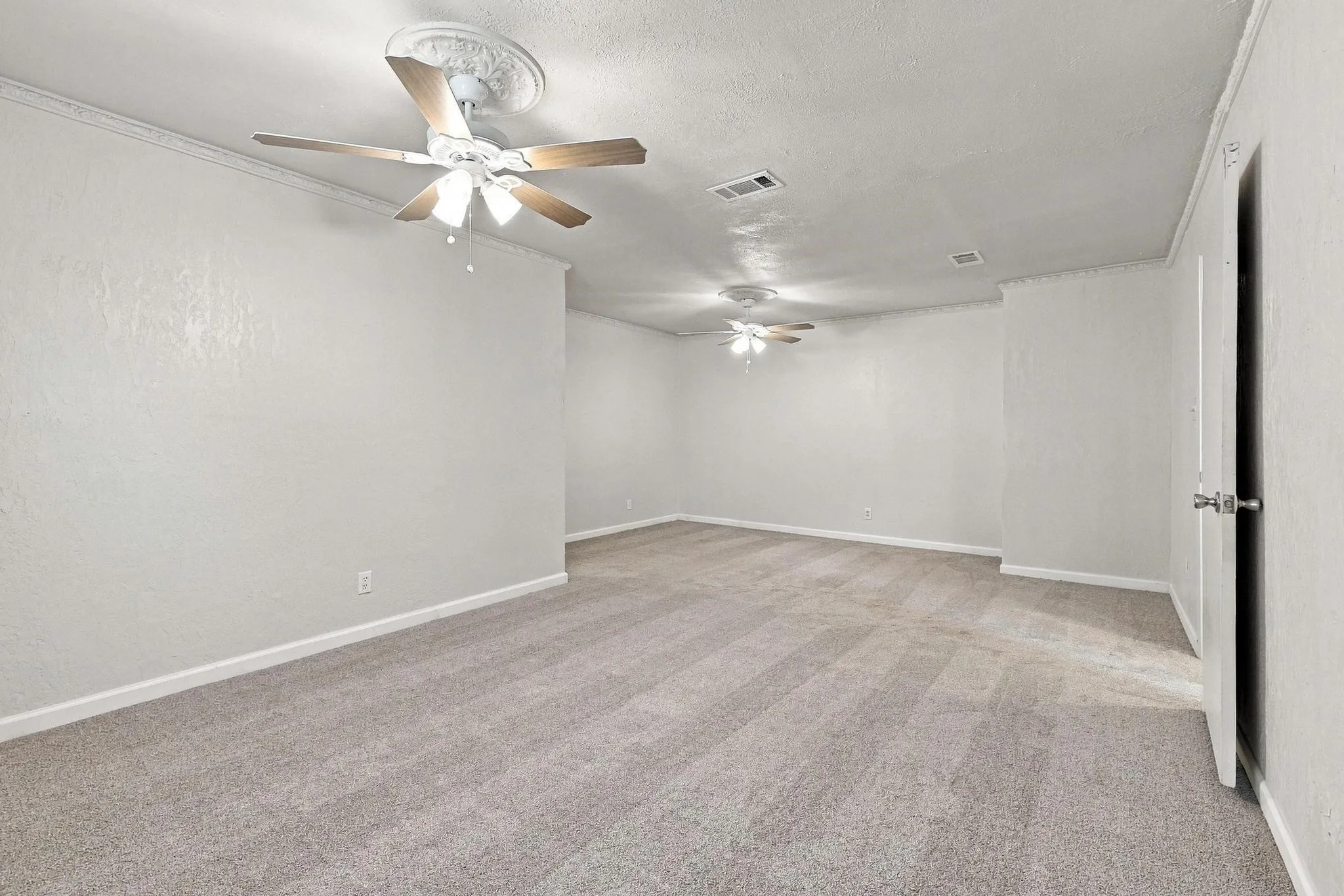 Single Family Residence For Sale in Fannin County , 117 Leslie Street, Bonham, Texas 75418, 3 Bedroom, 2 Bathroom, Garage spaces, 1,728 Sqft, built in 1965, mls#21366852, Real Estate Agent in Bonham, Homes For Sale in Fannin county, Homes For Sale in Bonham, Realtor in Bonham Texas, Real Estate Brokerage Independent Realty Texas, Luminita Cordes Realtor