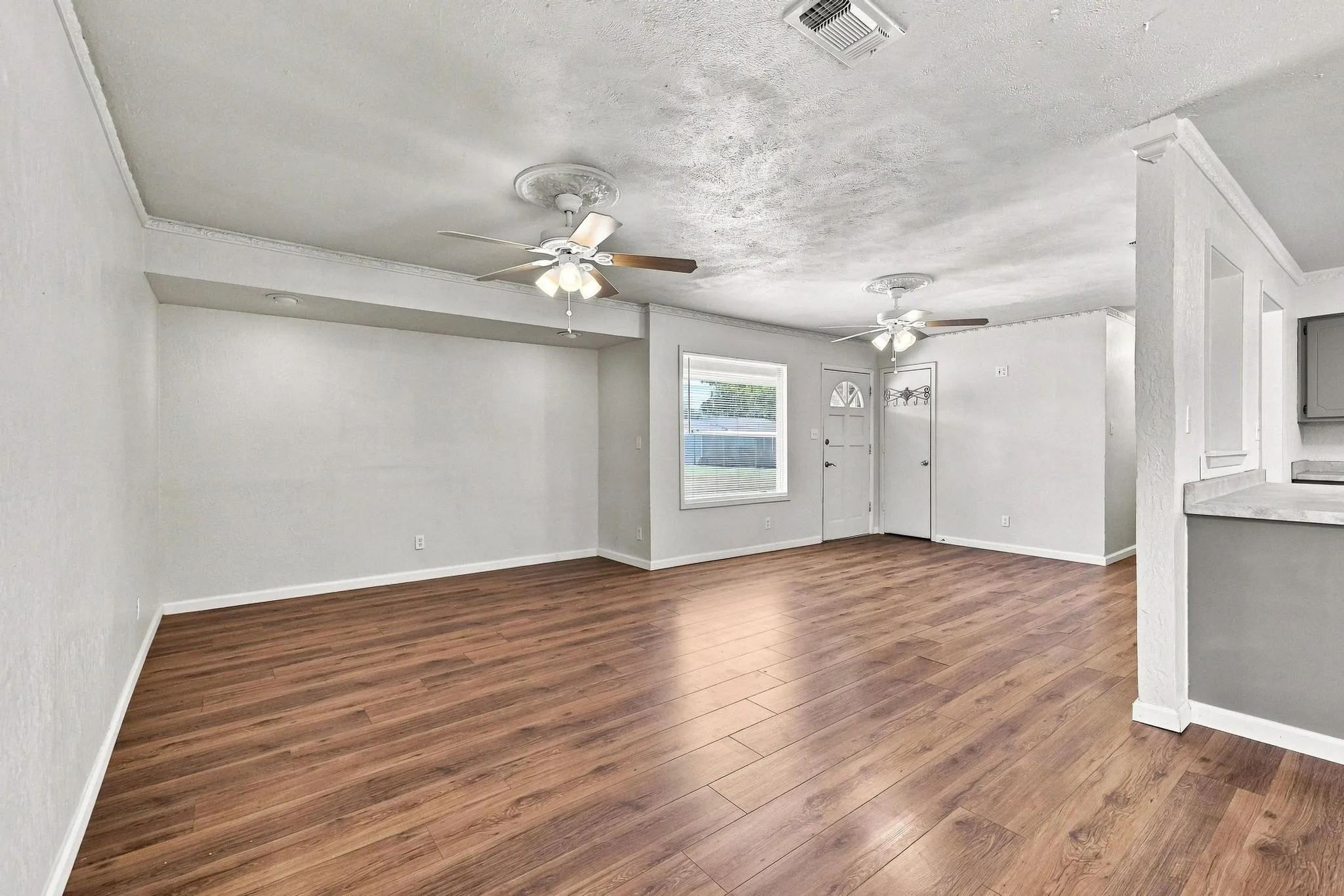 Single Family Residence For Sale in Fannin County , 117 Leslie Street, Bonham, Texas 75418, 3 Bedroom, 2 Bathroom, Garage spaces, 1,728 Sqft, built in 1965, mls#21366852, Real Estate Agent in Bonham, Homes For Sale in Fannin county, Homes For Sale in Bonham, Realtor in Bonham Texas, Real Estate Brokerage Independent Realty Texas, Luminita Cordes Realtor