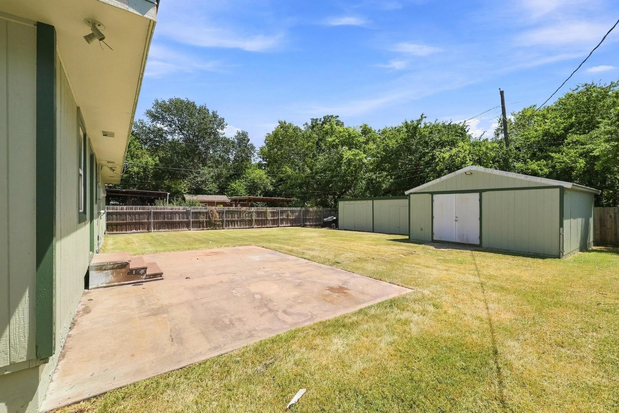 Single Family Residence For Sale in Fannin County , 117 Leslie Street, Bonham, Texas 75418, 3 Bedroom, 2 Bathroom, Garage spaces, 1,728 Sqft, built in 1965, mls#21366852, Real Estate Agent in Bonham, Homes For Sale in Fannin county, Homes For Sale in Bonham, Realtor in Bonham Texas, Real Estate Brokerage Independent Realty Texas, Luminita Cordes Realtor