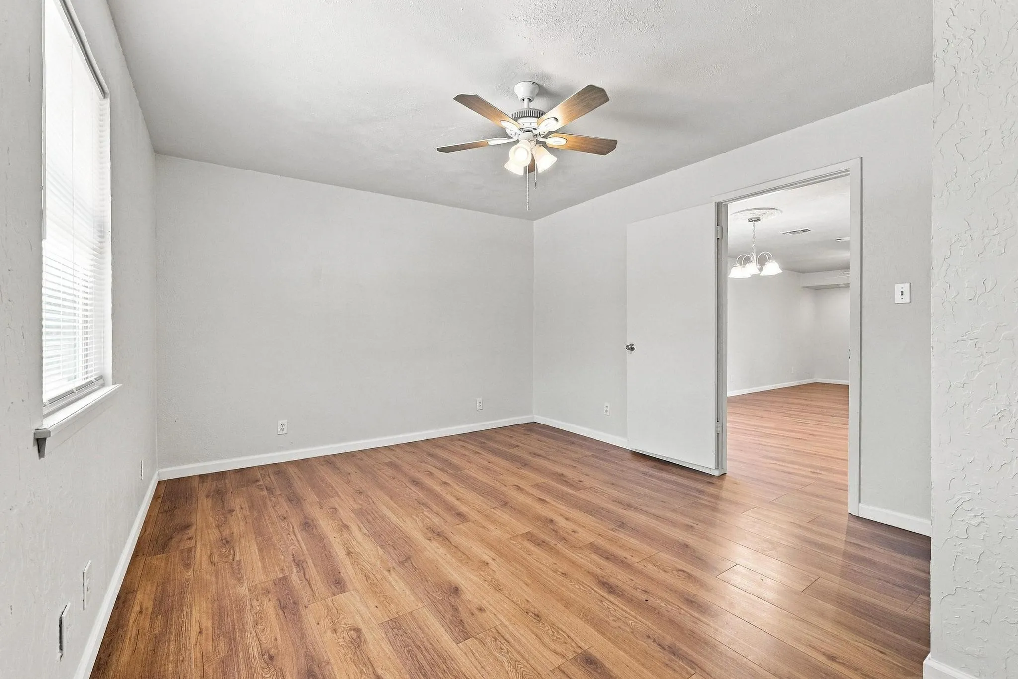 Single Family Residence For Sale in Fannin County , 117 Leslie Street, Bonham, Texas 75418, 3 Bedroom, 2 Bathroom, Garage spaces, 1,728 Sqft, built in 1965, mls#21366852, Real Estate Agent in Bonham, Homes For Sale in Fannin county, Homes For Sale in Bonham, Realtor in Bonham Texas, Real Estate Brokerage Independent Realty Texas, Luminita Cordes Realtor