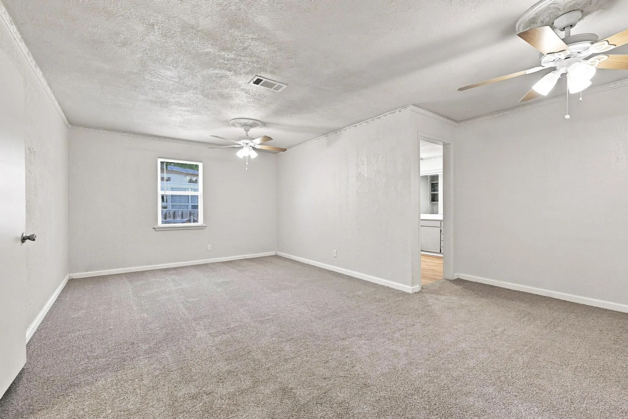 Single Family Residence For Sale in Fannin County , 117 Leslie Street, Bonham, Texas 75418, 3 Bedroom, 2 Bathroom, Garage spaces, 1,728 Sqft, built in 1965, mls#21366852, Real Estate Agent in Bonham, Homes For Sale in Fannin county, Homes For Sale in Bonham, Realtor in Bonham Texas, Real Estate Brokerage Independent Realty Texas, Luminita Cordes Realtor