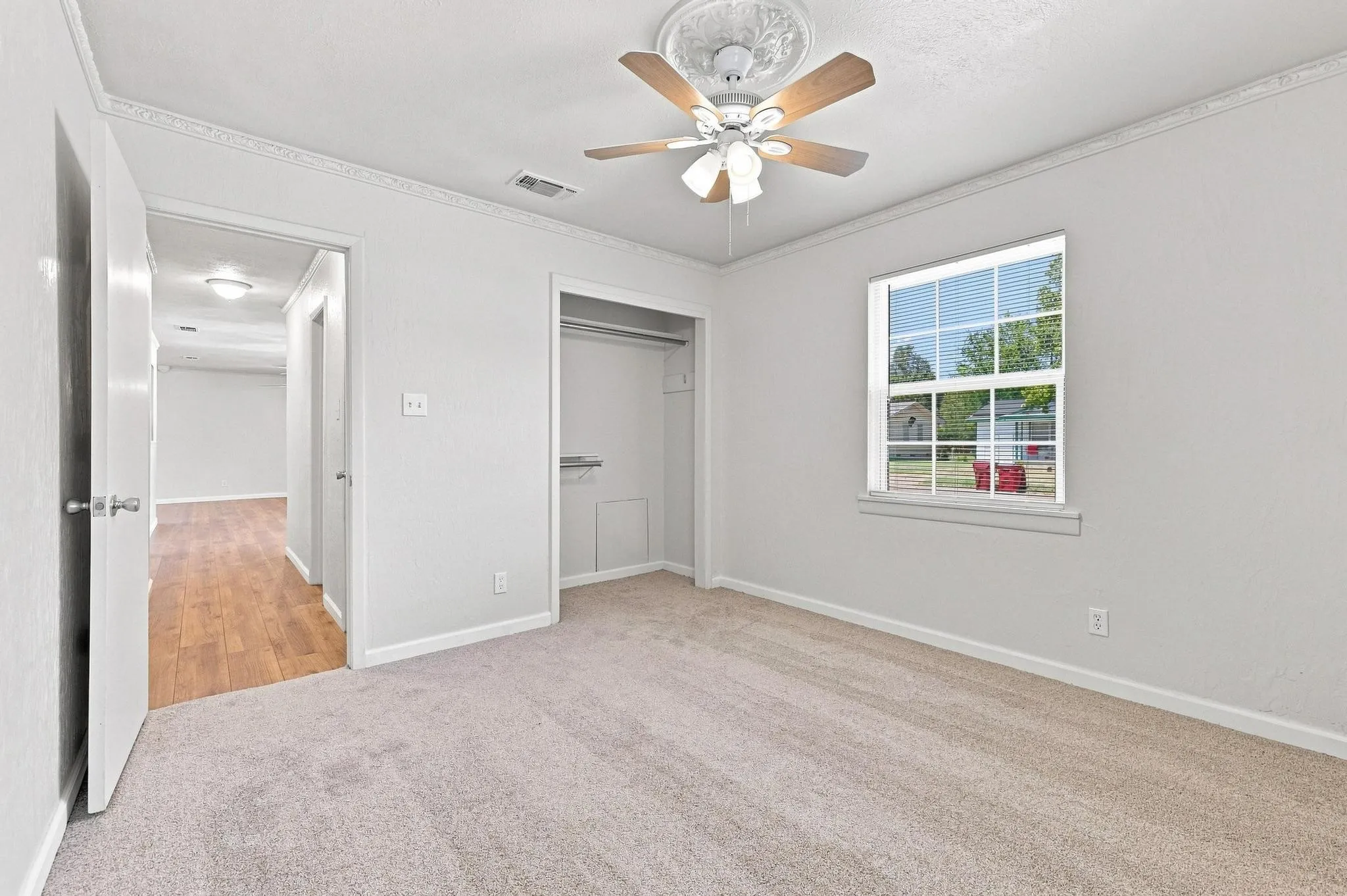 Single Family Residence For Sale in Fannin County , 117 Leslie Street, Bonham, Texas 75418, 3 Bedroom, 2 Bathroom, Garage spaces, 1,728 Sqft, built in 1965, mls#21366852, Real Estate Agent in Bonham, Homes For Sale in Fannin county, Homes For Sale in Bonham, Realtor in Bonham Texas, Real Estate Brokerage Independent Realty Texas, Luminita Cordes Realtor