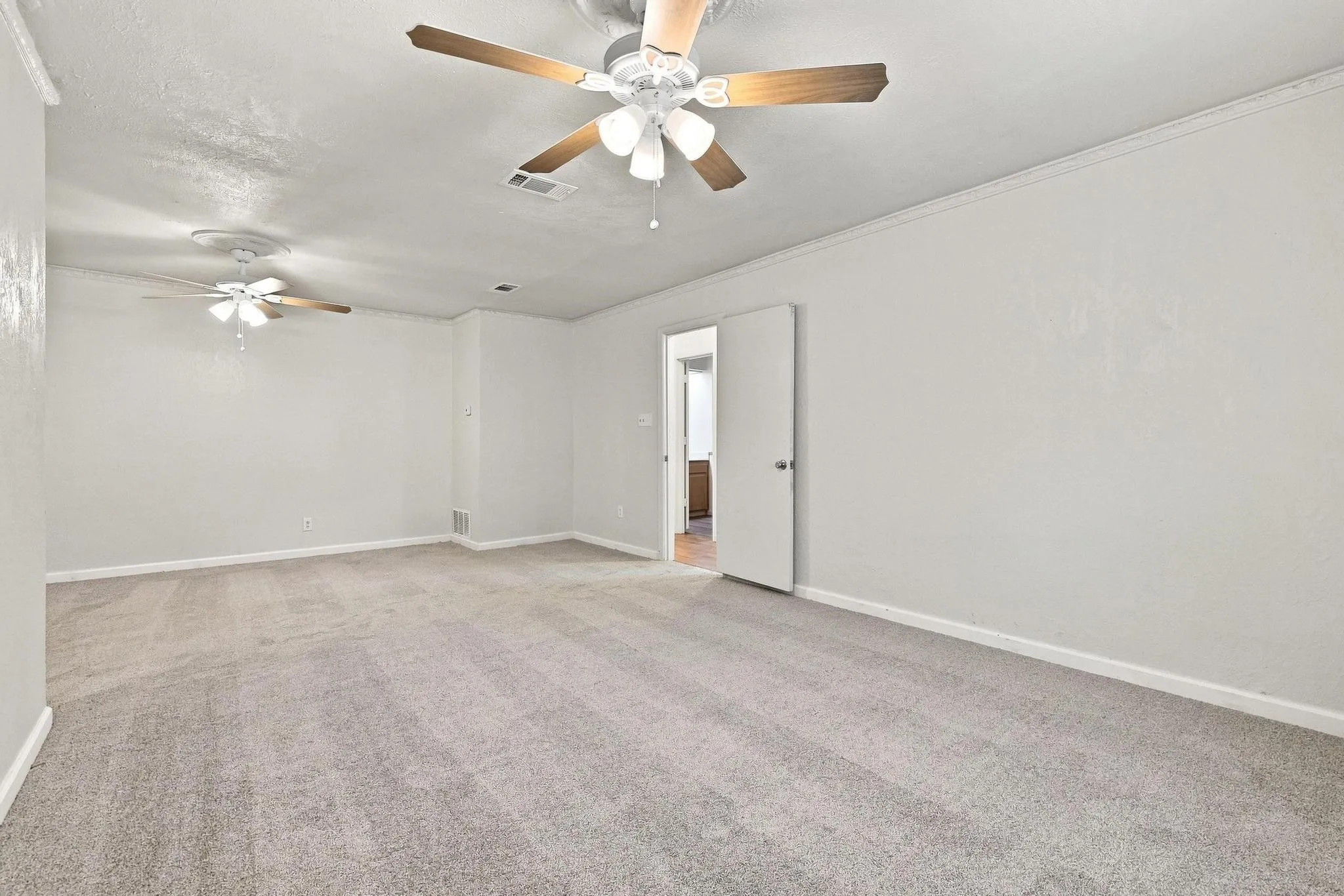 Single Family Residence For Sale in Fannin County , 117 Leslie Street, Bonham, Texas 75418, 3 Bedroom, 2 Bathroom, Garage spaces, 1,728 Sqft, built in 1965, mls#21366852, Real Estate Agent in Bonham, Homes For Sale in Fannin county, Homes For Sale in Bonham, Realtor in Bonham Texas, Real Estate Brokerage Independent Realty Texas, Luminita Cordes Realtor