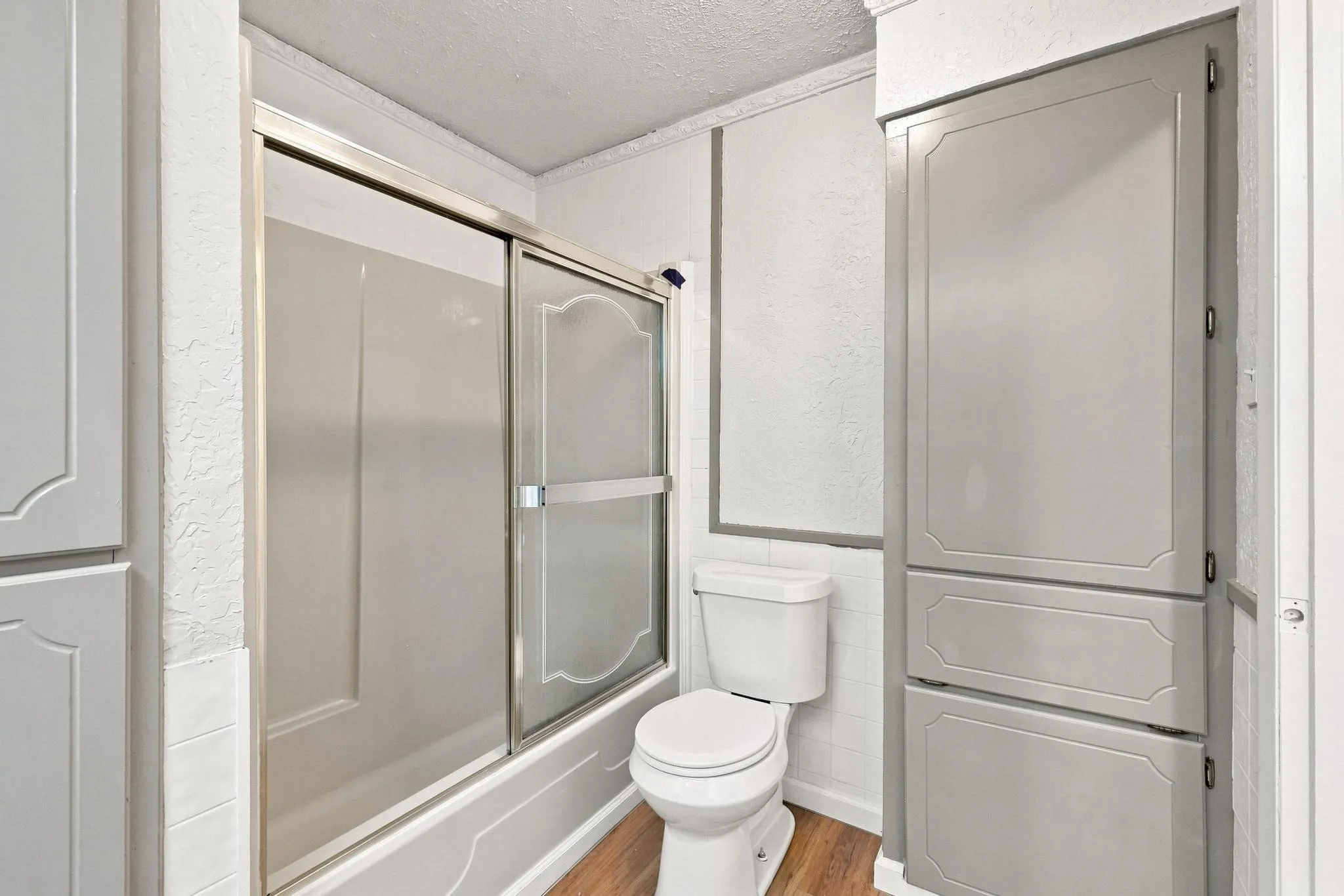 Single Family Residence For Sale in Fannin County , 117 Leslie Street, Bonham, Texas 75418, 3 Bedroom, 2 Bathroom, Garage spaces, 1,728 Sqft, built in 1965, mls#21366852, Real Estate Agent in Bonham, Homes For Sale in Fannin county, Homes For Sale in Bonham, Realtor in Bonham Texas, Real Estate Brokerage Independent Realty Texas, Luminita Cordes Realtor