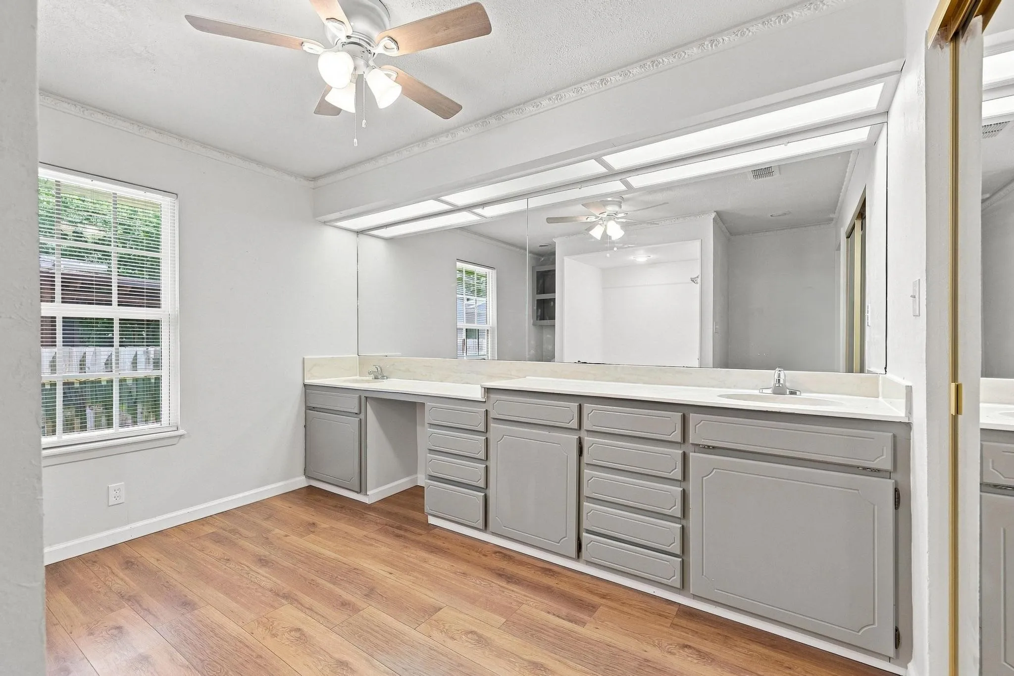 Single Family Residence For Sale in Fannin County , 117 Leslie Street, Bonham, Texas 75418, 3 Bedroom, 2 Bathroom, Garage spaces, 1,728 Sqft, built in 1965, mls#21366852, Real Estate Agent in Bonham, Homes For Sale in Fannin county, Homes For Sale in Bonham, Realtor in Bonham Texas, Real Estate Brokerage Independent Realty Texas, Luminita Cordes Realtor