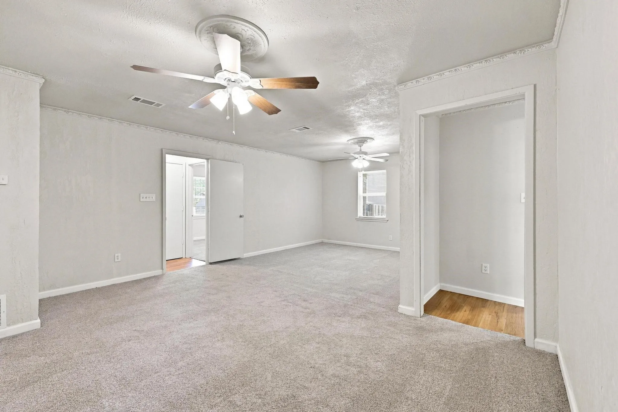 Single Family Residence For Sale in Fannin County , 117 Leslie Street, Bonham, Texas 75418, 3 Bedroom, 2 Bathroom, Garage spaces, 1,728 Sqft, built in 1965, mls#21366852, Real Estate Agent in Bonham, Homes For Sale in Fannin county, Homes For Sale in Bonham, Realtor in Bonham Texas, Real Estate Brokerage Independent Realty Texas, Luminita Cordes Realtor