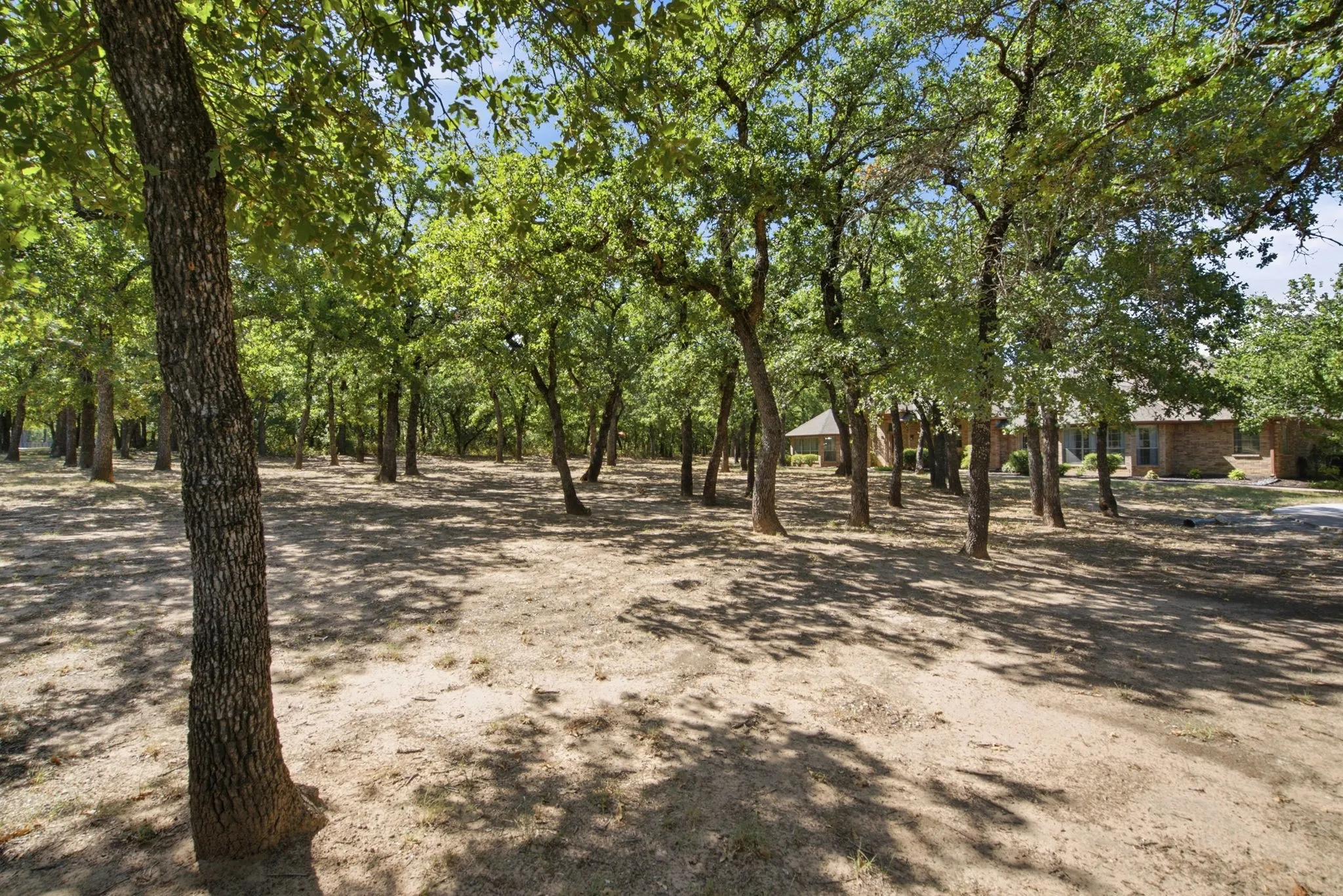 Single Family Residence For Sale in Parker County , 834 Cougar Road, Lipan, Texas 76462, 4 Bedroom, 3 Bathroom, 3 Garage spaces, 2,675 Sqft, built in 2001, mls#21360860, Real Estate Agent in Lipan, Homes For Sale in Parker county, Homes For Sale in Lipan, Realtor in Lipan Texas, Real Estate Brokerage Independent Realty Texas, Luminita Cordes Realtor
