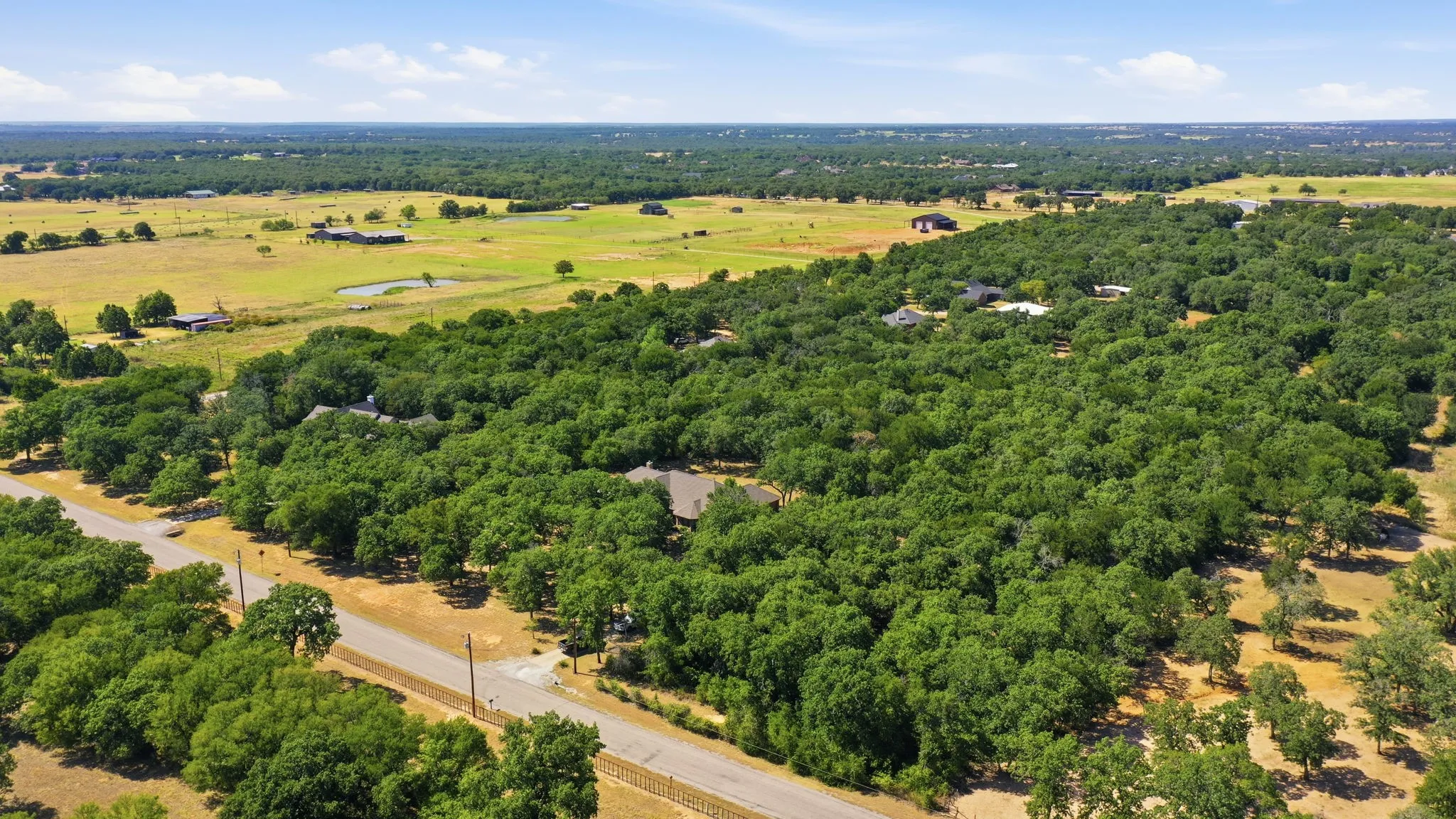 Single Family Residence For Sale in Parker County , 834 Cougar Road, Lipan, Texas 76462, 4 Bedroom, 3 Bathroom, 3 Garage spaces, 2,675 Sqft, built in 2001, mls#21360860, Real Estate Agent in Lipan, Homes For Sale in Parker county, Homes For Sale in Lipan, Realtor in Lipan Texas, Real Estate Brokerage Independent Realty Texas, Luminita Cordes Realtor