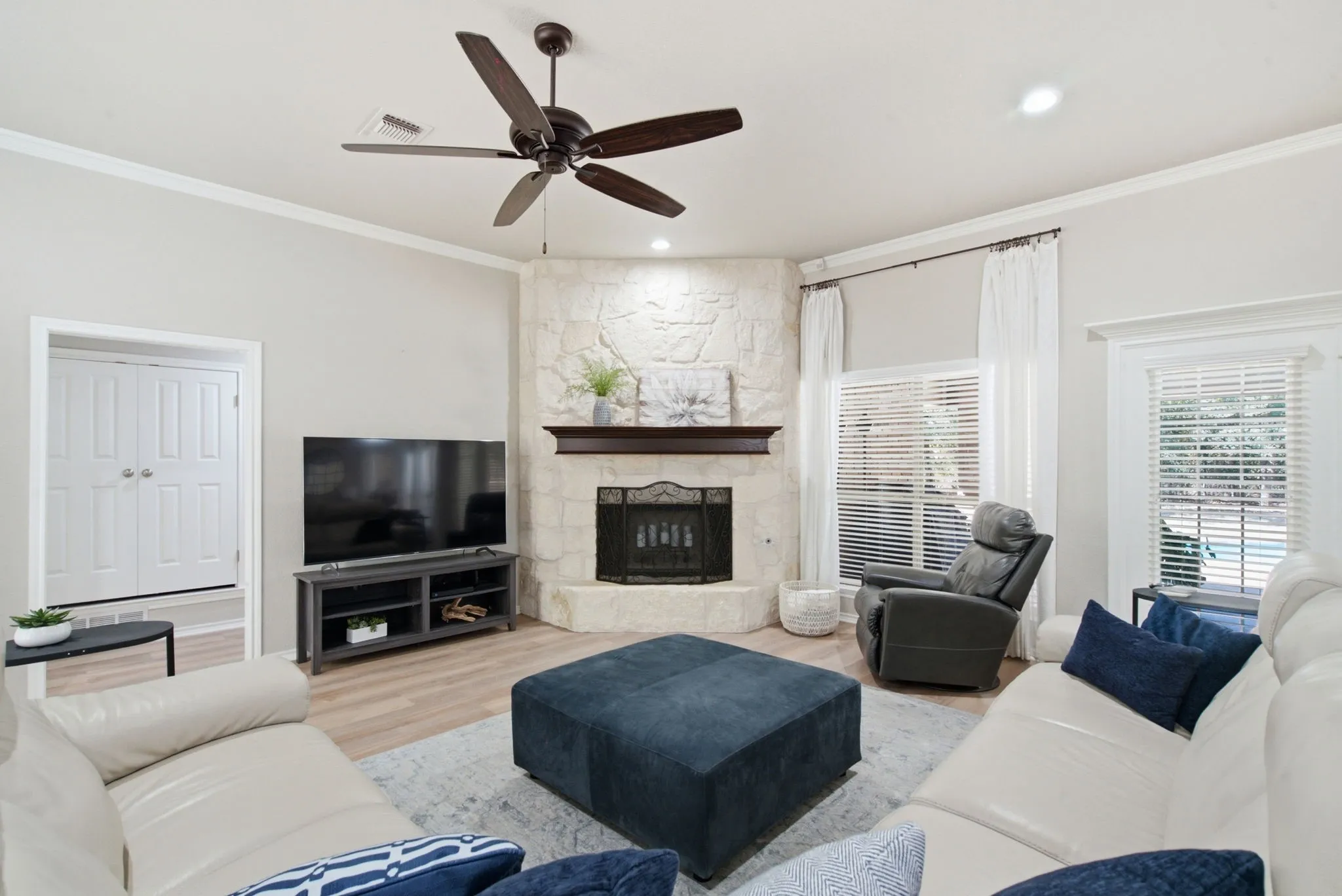 Single Family Residence For Sale in Parker County , 834 Cougar Road, Lipan, Texas 76462, 4 Bedroom, 3 Bathroom, 3 Garage spaces, 2,675 Sqft, built in 2001, mls#21360860, Real Estate Agent in Lipan, Homes For Sale in Parker county, Homes For Sale in Lipan, Realtor in Lipan Texas, Real Estate Brokerage Independent Realty Texas, Luminita Cordes Realtor