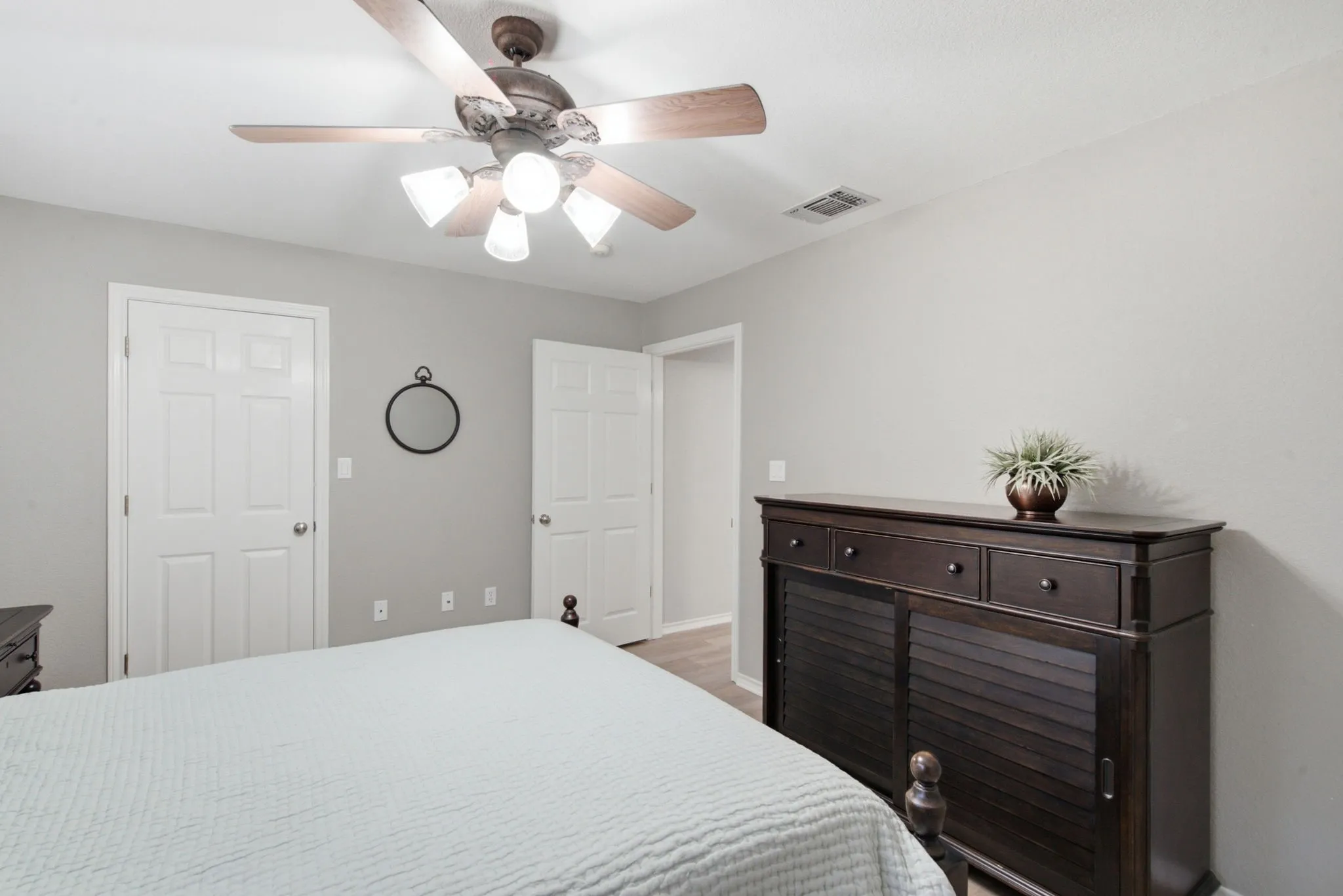 Single Family Residence For Sale in Parker County , 834 Cougar Road, Lipan, Texas 76462, 4 Bedroom, 3 Bathroom, 3 Garage spaces, 2,675 Sqft, built in 2001, mls#21360860, Real Estate Agent in Lipan, Homes For Sale in Parker county, Homes For Sale in Lipan, Realtor in Lipan Texas, Real Estate Brokerage Independent Realty Texas, Luminita Cordes Realtor