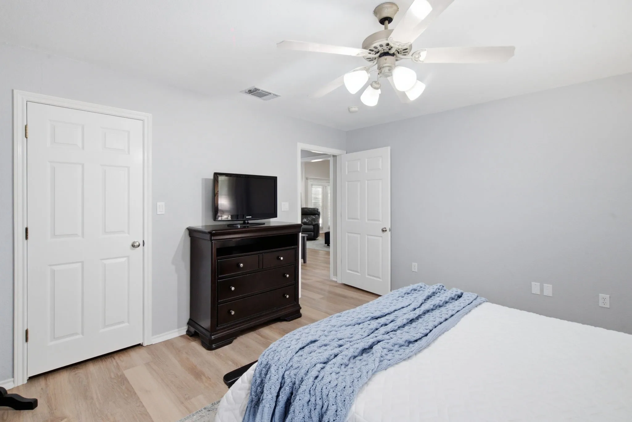 Single Family Residence For Sale in Parker County , 834 Cougar Road, Lipan, Texas 76462, 4 Bedroom, 3 Bathroom, 3 Garage spaces, 2,675 Sqft, built in 2001, mls#21360860, Real Estate Agent in Lipan, Homes For Sale in Parker county, Homes For Sale in Lipan, Realtor in Lipan Texas, Real Estate Brokerage Independent Realty Texas, Luminita Cordes Realtor
