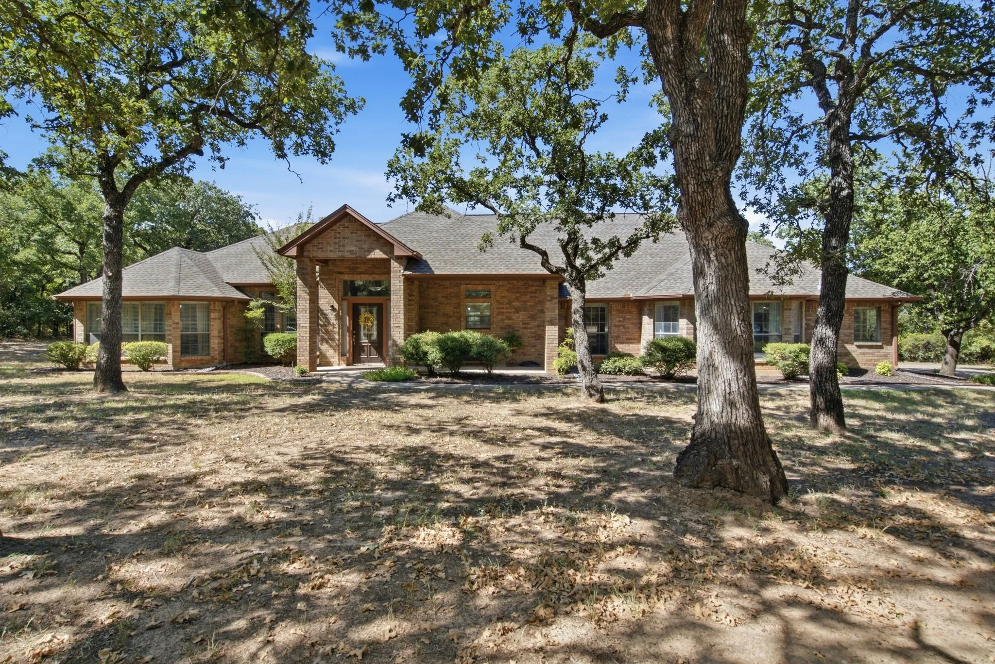 Single Family Residence For Sale in Parker County , 834 Cougar Road, Lipan, Texas 76462, 4 Bedroom, 3 Bathroom, 3 Garage spaces, 2,675 Sqft, built in 2001, mls#21360860, Real Estate Agent in Lipan, Homes For Sale in Parker county, Homes For Sale in Lipan, Realtor in Lipan Texas, Real Estate Brokerage Independent Realty Texas, Luminita Cordes Realtor