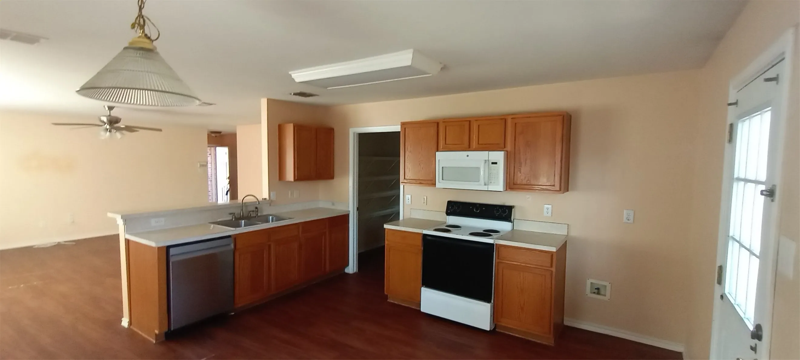 Single Family Residence For Sale in Collin County , 2624 Buckskin Drive, Mc Kinney, Texas 75071, 3 Bedroom, 2 Bathroom, 2 Garage spaces, 1,597 Sqft, built in 2000, mls#21366470, Real Estate Agent in Mc Kinney, Homes For Sale in Collin county, Homes For Sale in Mc Kinney, Realtor in Mc Kinney Texas, Real Estate Brokerage Independent Realty Texas, Luminita Cordes Realtor