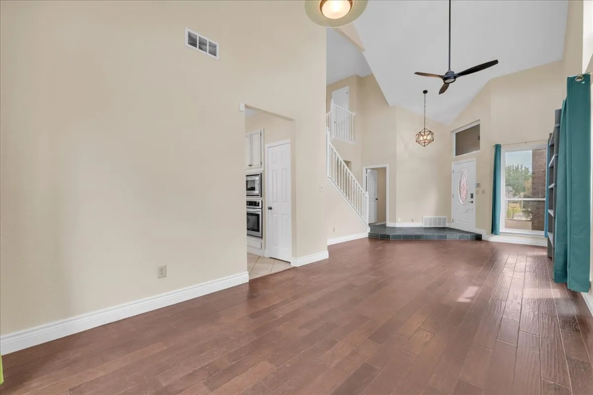 Single Family Residence For Rent in Tarrant County , 2971 Seguin Trail, Fort Worth, Texas 76118, 4 Bedroom, 3 Bathroom, 3 Garage spaces, 2,181 Sqft, built in 1992, mls#21366858, Real Estate Agent in Fort Worth, Homes For Rent in Tarrant county, Homes For Rent in Fort Worth, Realtor in Fort Worth Texas, Real Estate Brokerage Independent Realty Texas, Luminita Cordes Realtor