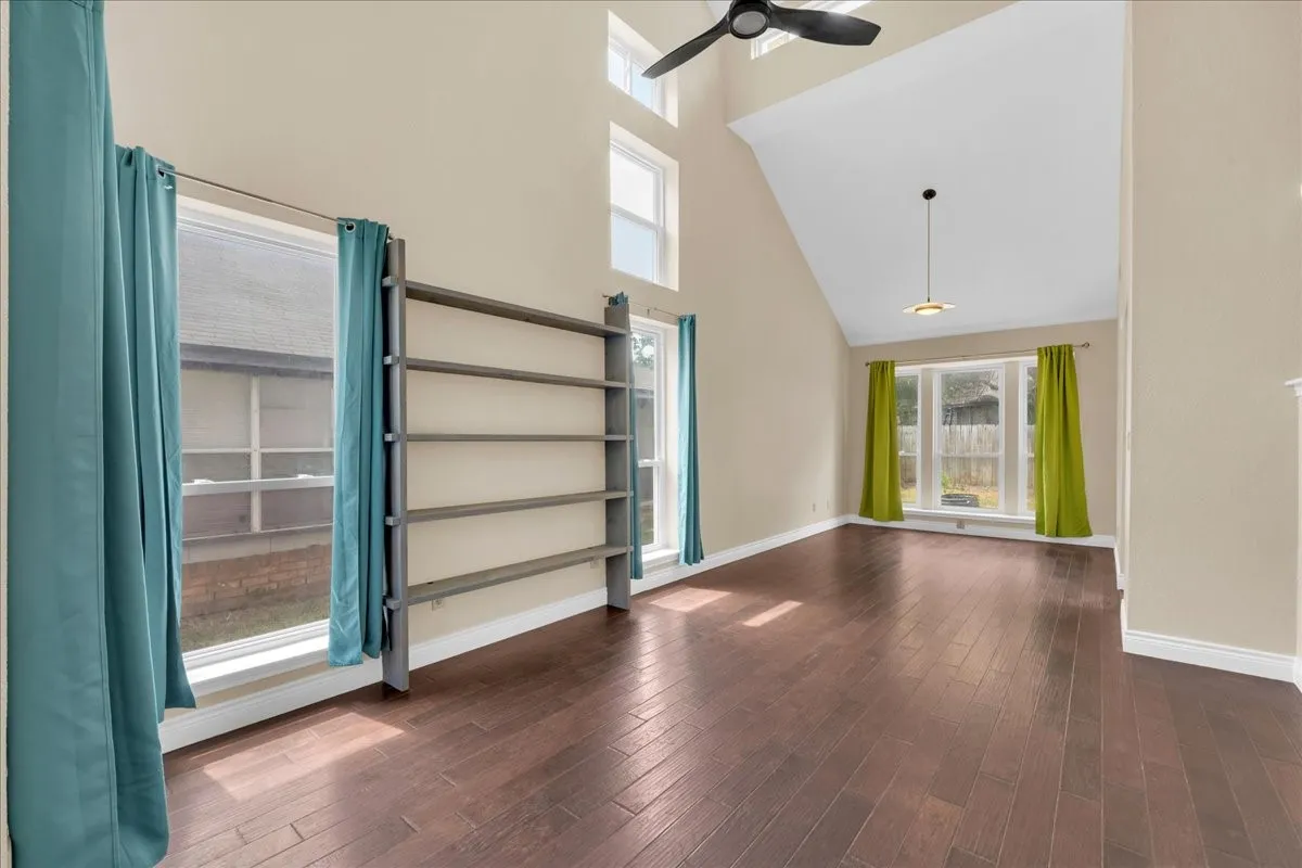Single Family Residence For Rent in Tarrant County , 2971 Seguin Trail, Fort Worth, Texas 76118, 4 Bedroom, 3 Bathroom, 3 Garage spaces, 2,181 Sqft, built in 1992, mls#21366858, Real Estate Agent in Fort Worth, Homes For Rent in Tarrant county, Homes For Rent in Fort Worth, Realtor in Fort Worth Texas, Real Estate Brokerage Independent Realty Texas, Luminita Cordes Realtor