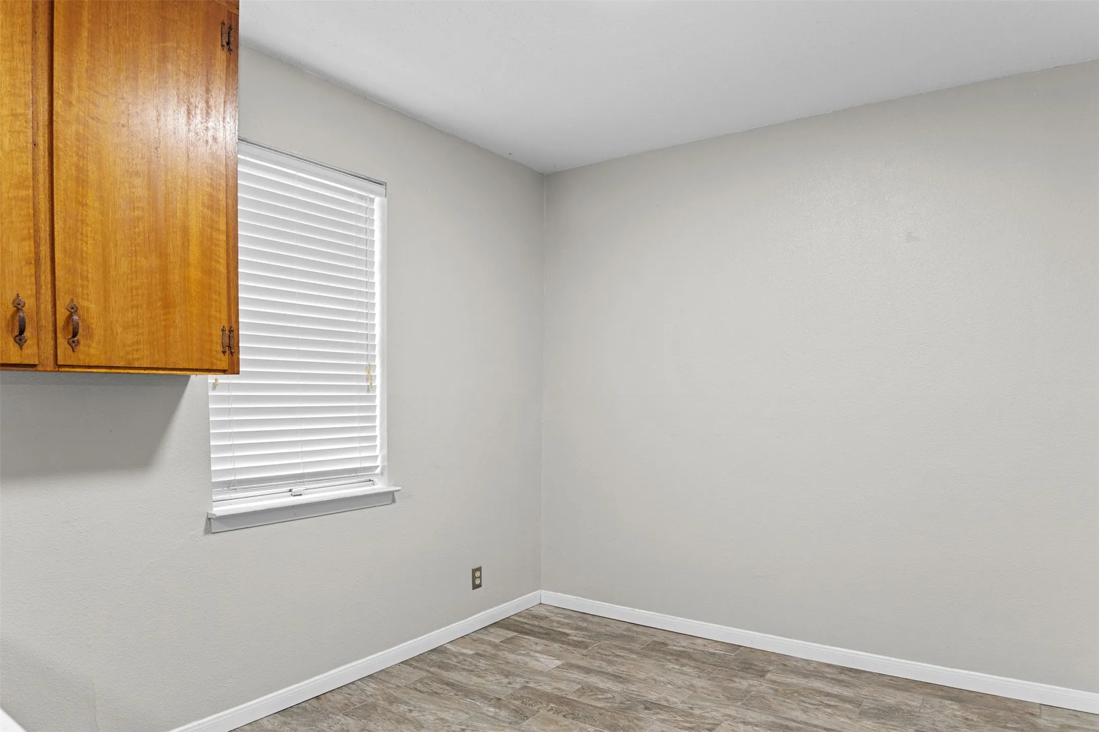Single Family Residence For Sale in Johnson County , 509 NW Renfro Street, Burleson, Texas 76028, 3 Bedroom, 2 Bathroom, 2 Garage spaces, 1,304 Sqft, built in 1960, mls#21364180, Real Estate Agent in Burleson, Homes For Sale in Johnson county, Homes For Sale in Burleson, Realtor in Burleson Texas, Real Estate Brokerage Independent Realty Texas, Luminita Cordes Realtor