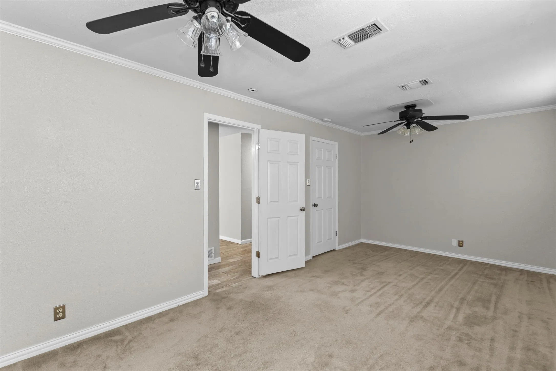 Single Family Residence For Sale in Johnson County , 509 NW Renfro Street, Burleson, Texas 76028, 3 Bedroom, 2 Bathroom, 2 Garage spaces, 1,304 Sqft, built in 1960, mls#21364180, Real Estate Agent in Burleson, Homes For Sale in Johnson county, Homes For Sale in Burleson, Realtor in Burleson Texas, Real Estate Brokerage Independent Realty Texas, Luminita Cordes Realtor