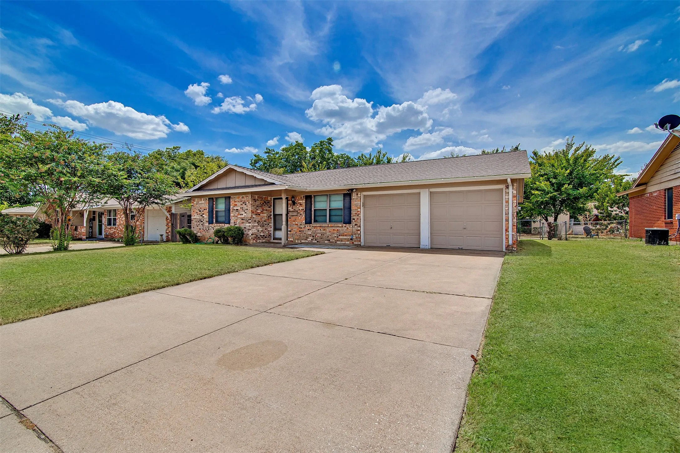 Single Family Residence For Sale in Johnson County , 509 NW Renfro Street, Burleson, Texas 76028, 3 Bedroom, 2 Bathroom, 2 Garage spaces, 1,304 Sqft, built in 1960, mls#21364180, Real Estate Agent in Burleson, Homes For Sale in Johnson county, Homes For Sale in Burleson, Realtor in Burleson Texas, Real Estate Brokerage Independent Realty Texas, Luminita Cordes Realtor