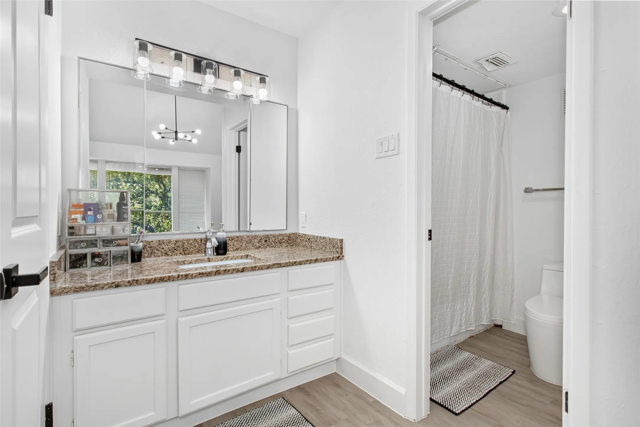 Condominium For Rent in Dallas County , 4541 N O Connor Road 2243, Irving, Texas 75062, 3 Bedroom, 2 Bathroom, Garage spaces, 1,357 Sqft, built in 1975, mls#21366860, Real Estate Agent in Irving, Homes For Rent in Dallas county, Homes For Rent in Irving, Realtor in Irving Texas, Real Estate Brokerage Independent Realty Texas, Luminita Cordes Realtor