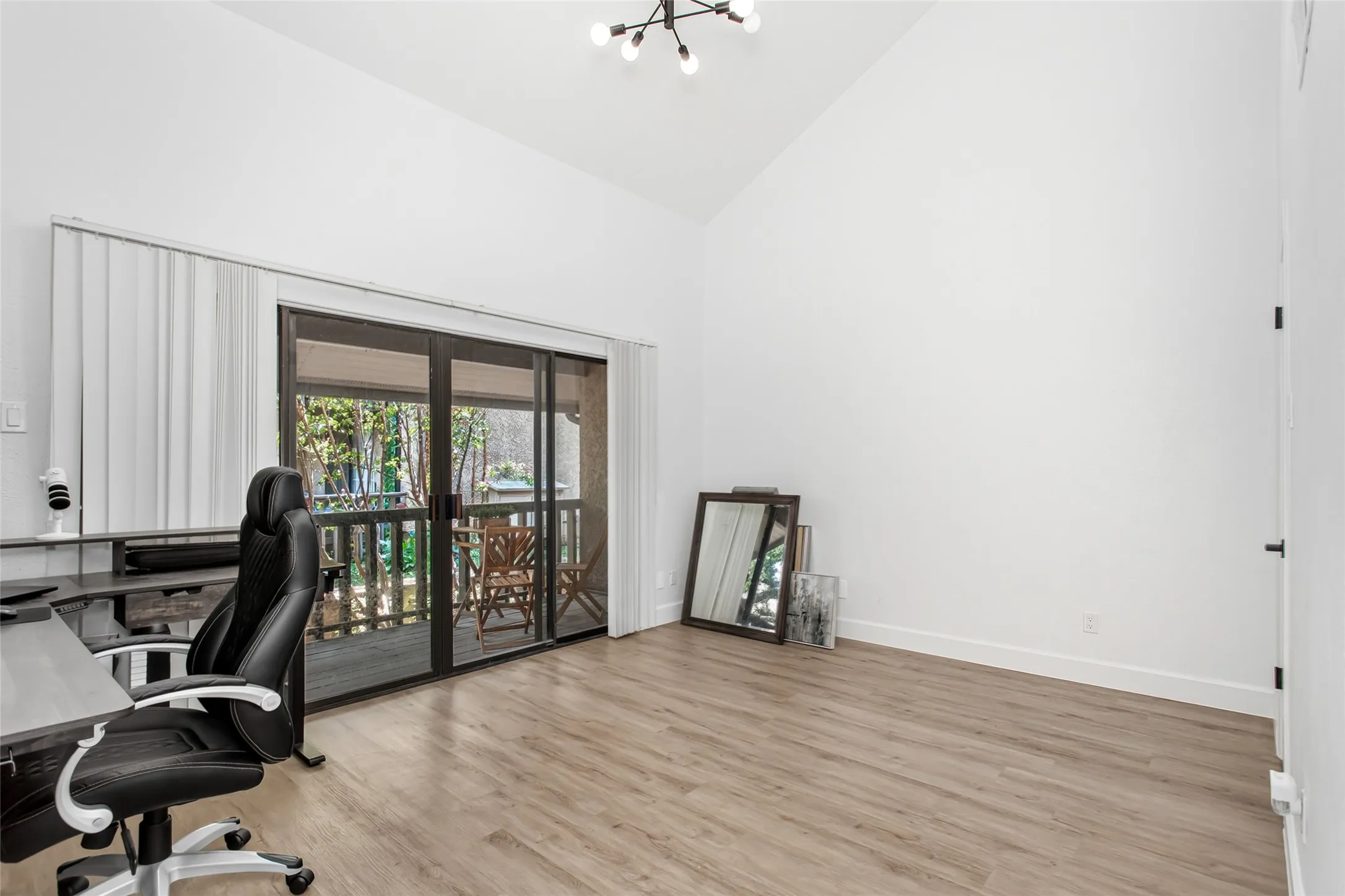 Condominium For Rent in Dallas County , 4541 N O Connor Road 2243, Irving, Texas 75062, 3 Bedroom, 2 Bathroom, Garage spaces, 1,357 Sqft, built in 1975, mls#21366860, Real Estate Agent in Irving, Homes For Rent in Dallas county, Homes For Rent in Irving, Realtor in Irving Texas, Real Estate Brokerage Independent Realty Texas, Luminita Cordes Realtor