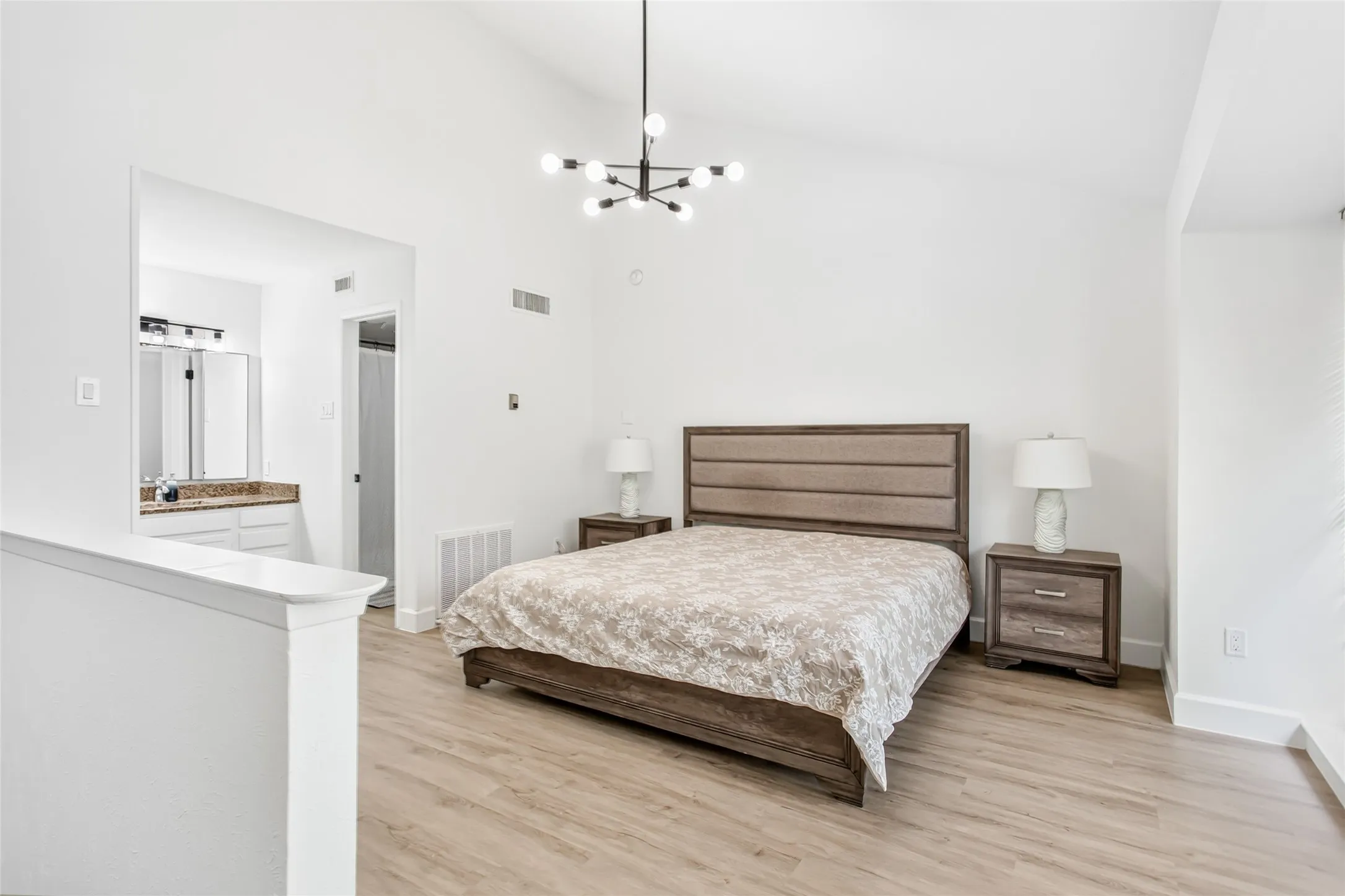 Condominium For Rent in Dallas County , 4541 N O Connor Road 2243, Irving, Texas 75062, 3 Bedroom, 2 Bathroom, Garage spaces, 1,357 Sqft, built in 1975, mls#21366860, Real Estate Agent in Irving, Homes For Rent in Dallas county, Homes For Rent in Irving, Realtor in Irving Texas, Real Estate Brokerage Independent Realty Texas, Luminita Cordes Realtor