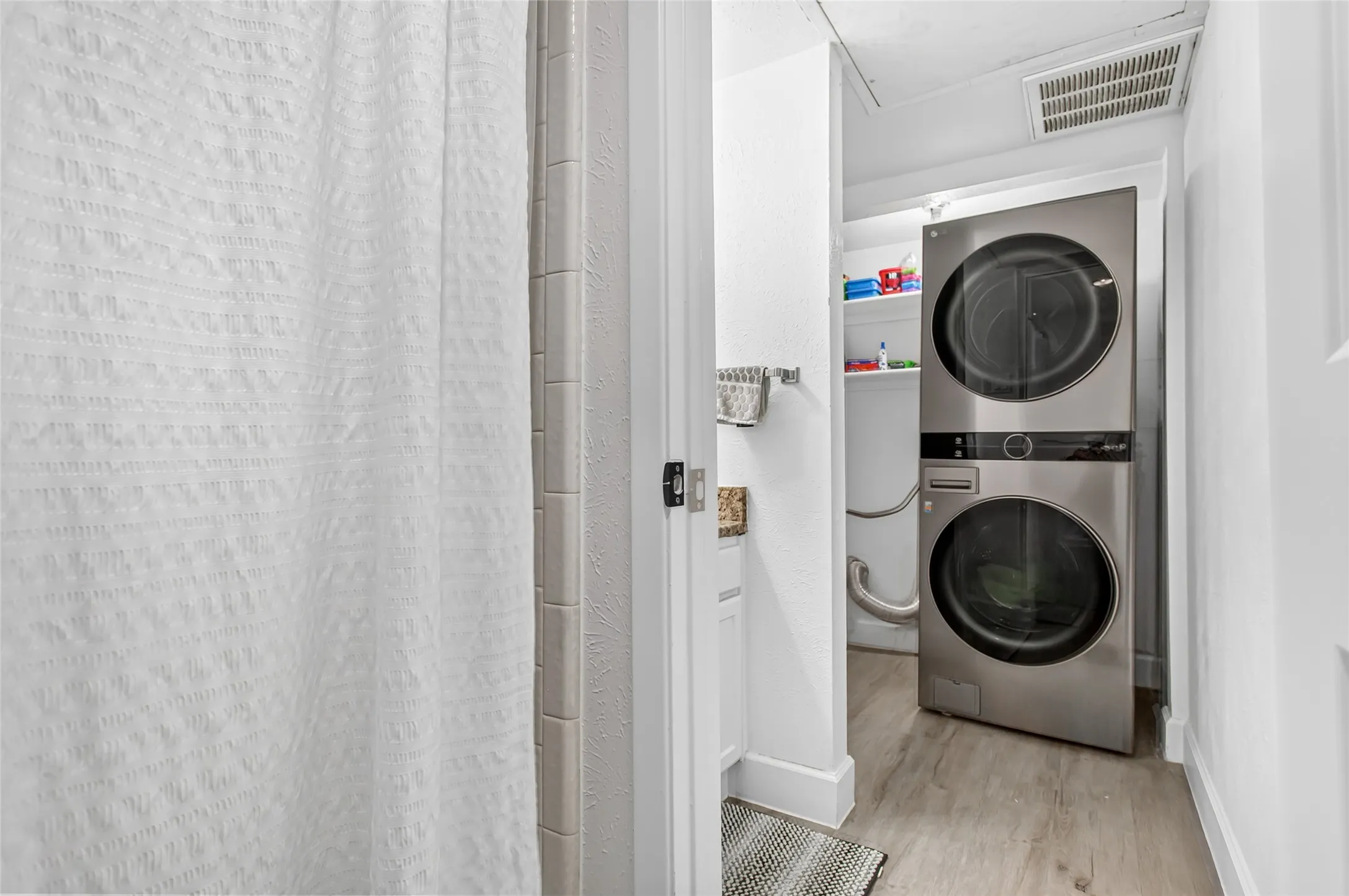 Condominium For Rent in Dallas County , 4541 N O Connor Road 2243, Irving, Texas 75062, 3 Bedroom, 2 Bathroom, Garage spaces, 1,357 Sqft, built in 1975, mls#21366860, Real Estate Agent in Irving, Homes For Rent in Dallas county, Homes For Rent in Irving, Realtor in Irving Texas, Real Estate Brokerage Independent Realty Texas, Luminita Cordes Realtor