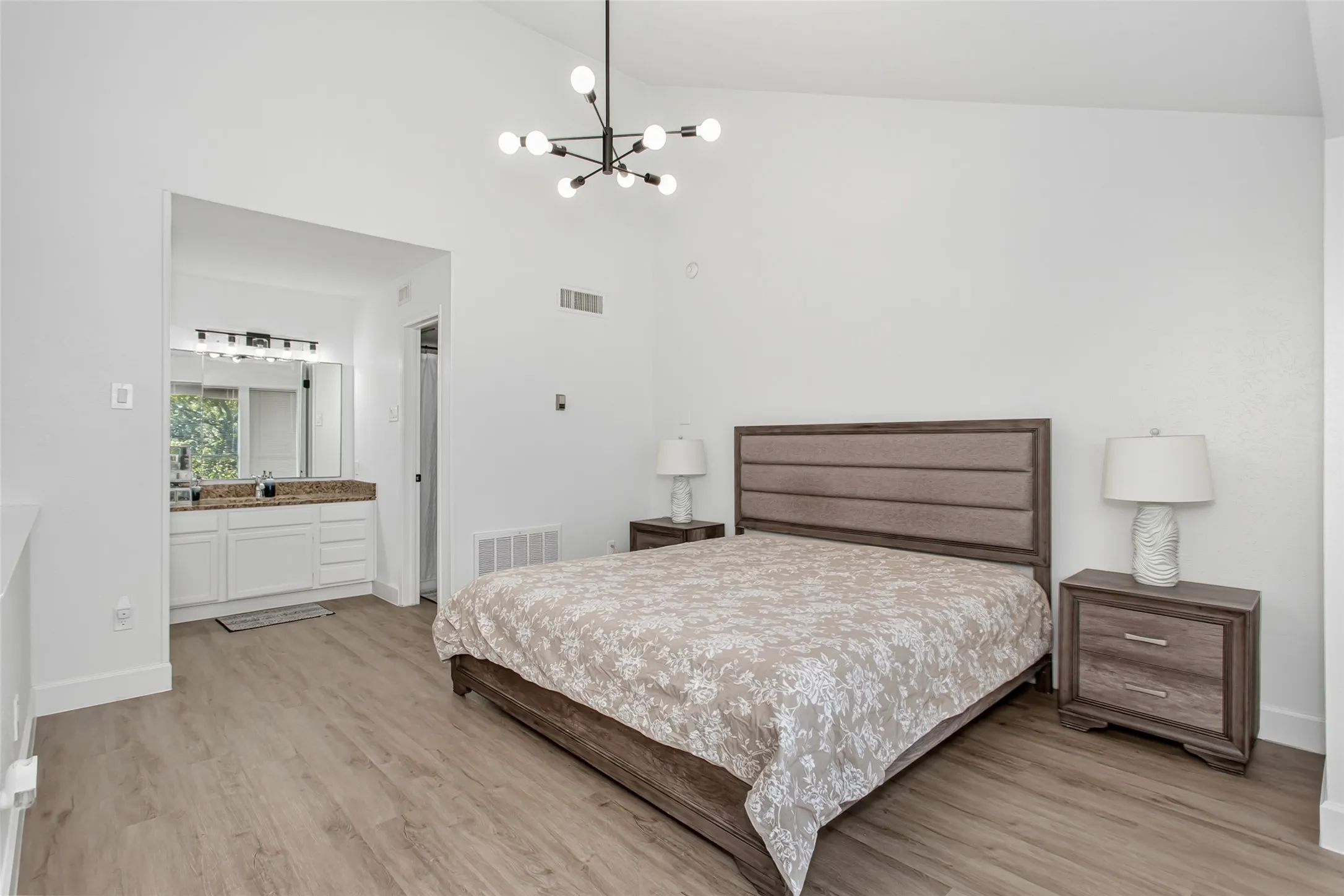Condominium For Rent in Dallas County , 4541 N O Connor Road 2243, Irving, Texas 75062, 3 Bedroom, 2 Bathroom, Garage spaces, 1,357 Sqft, built in 1975, mls#21366860, Real Estate Agent in Irving, Homes For Rent in Dallas county, Homes For Rent in Irving, Realtor in Irving Texas, Real Estate Brokerage Independent Realty Texas, Luminita Cordes Realtor