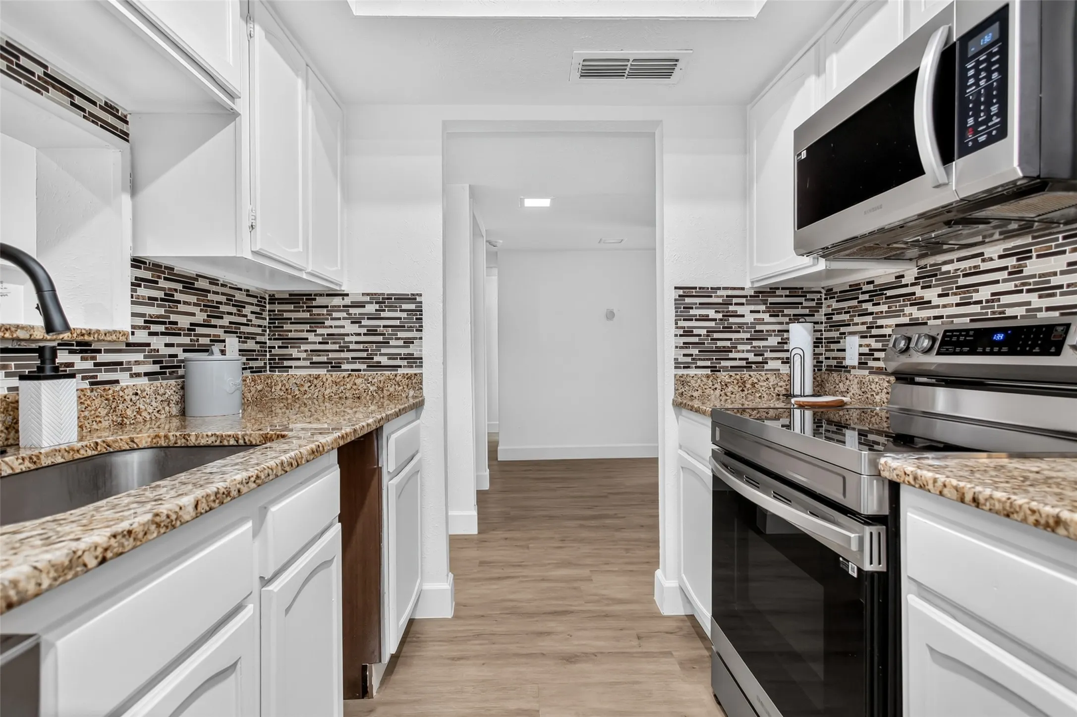 Condominium For Rent in Dallas County , 4541 N O Connor Road 2243, Irving, Texas 75062, 3 Bedroom, 2 Bathroom, Garage spaces, 1,357 Sqft, built in 1975, mls#21366860, Real Estate Agent in Irving, Homes For Rent in Dallas county, Homes For Rent in Irving, Realtor in Irving Texas, Real Estate Brokerage Independent Realty Texas, Luminita Cordes Realtor
