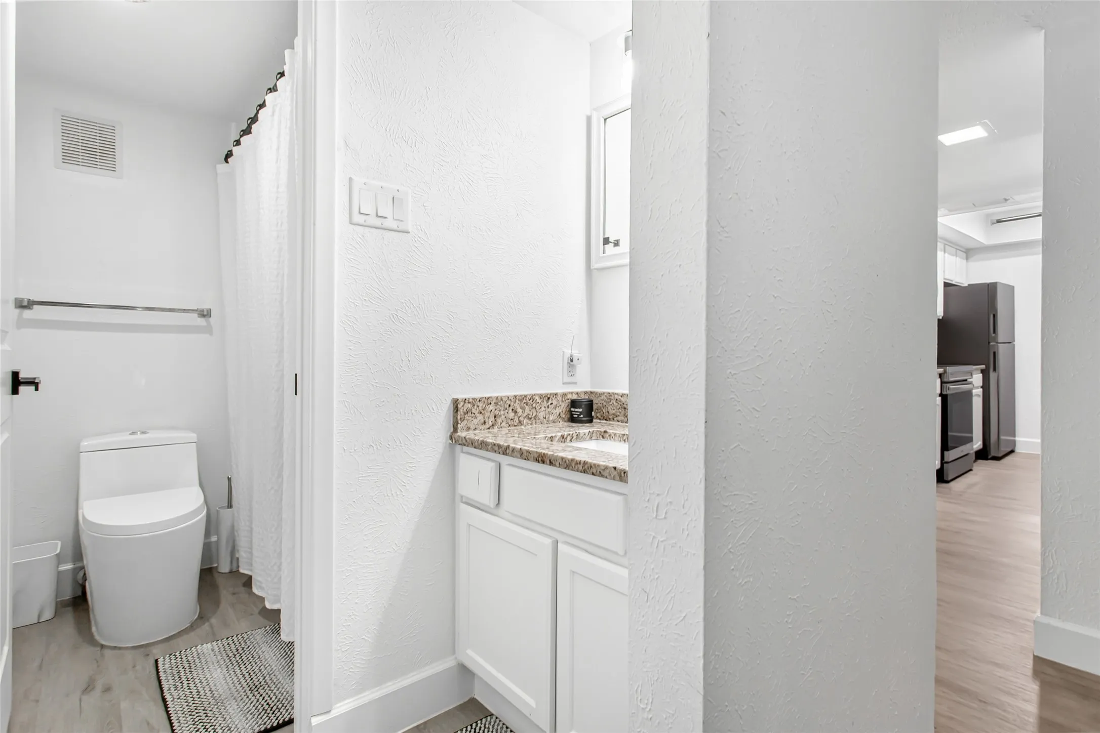 Condominium For Rent in Dallas County , 4541 N O Connor Road 2243, Irving, Texas 75062, 3 Bedroom, 2 Bathroom, Garage spaces, 1,357 Sqft, built in 1975, mls#21366860, Real Estate Agent in Irving, Homes For Rent in Dallas county, Homes For Rent in Irving, Realtor in Irving Texas, Real Estate Brokerage Independent Realty Texas, Luminita Cordes Realtor
