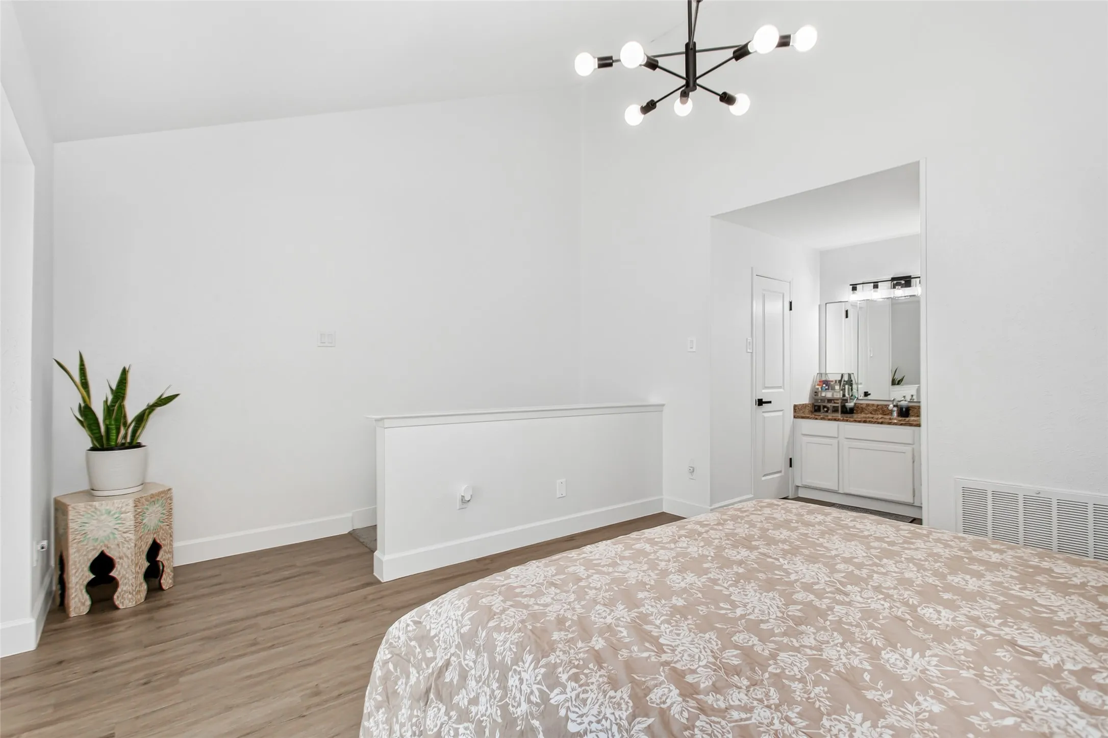 Condominium For Rent in Dallas County , 4541 N O Connor Road 2243, Irving, Texas 75062, 3 Bedroom, 2 Bathroom, Garage spaces, 1,357 Sqft, built in 1975, mls#21366860, Real Estate Agent in Irving, Homes For Rent in Dallas county, Homes For Rent in Irving, Realtor in Irving Texas, Real Estate Brokerage Independent Realty Texas, Luminita Cordes Realtor